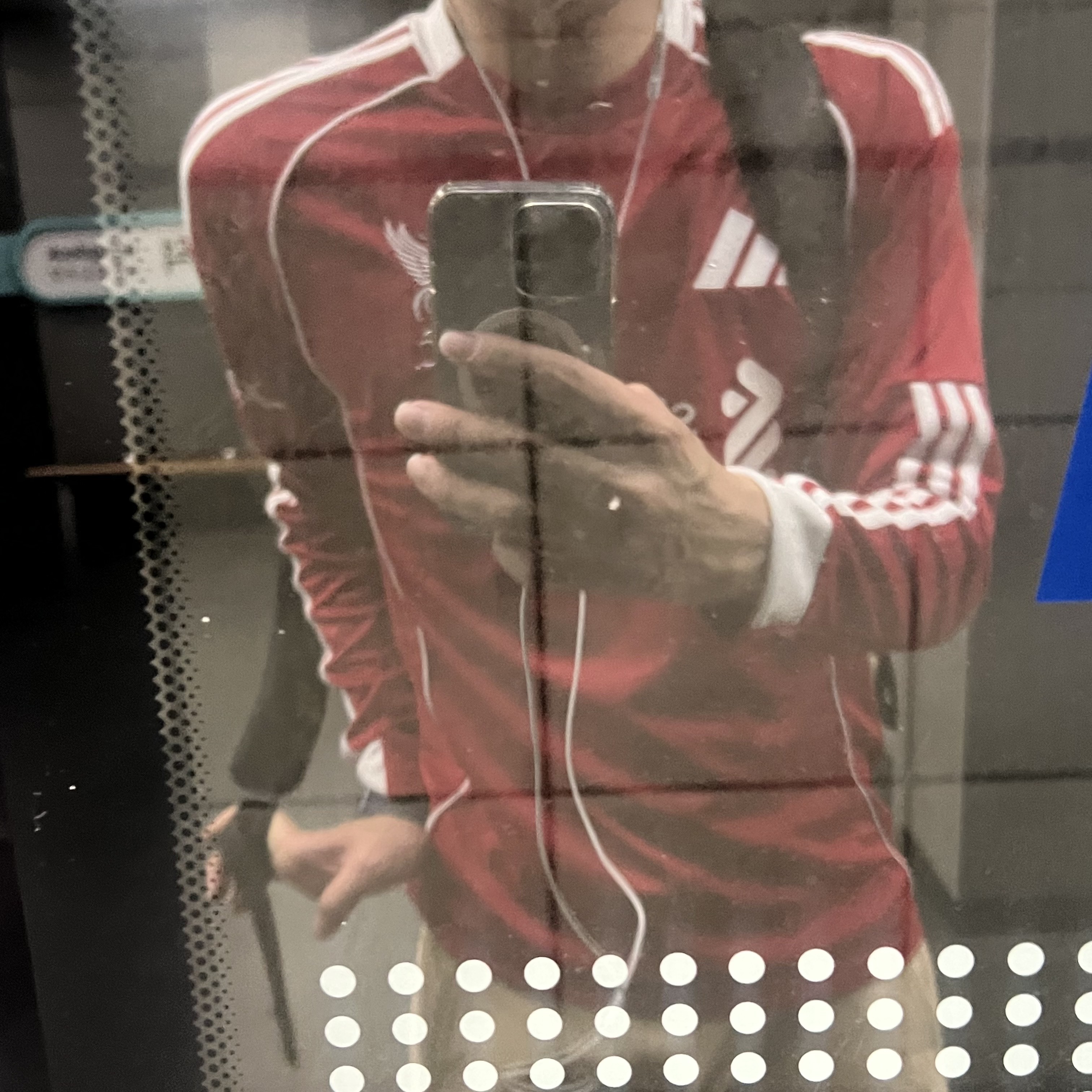 Adidas Liverpool FC 2025/26 Home Long Sleeve Jersey Strawberry Red - KR Sizing (Non Marking Ver.) 착용 스타일 - 1