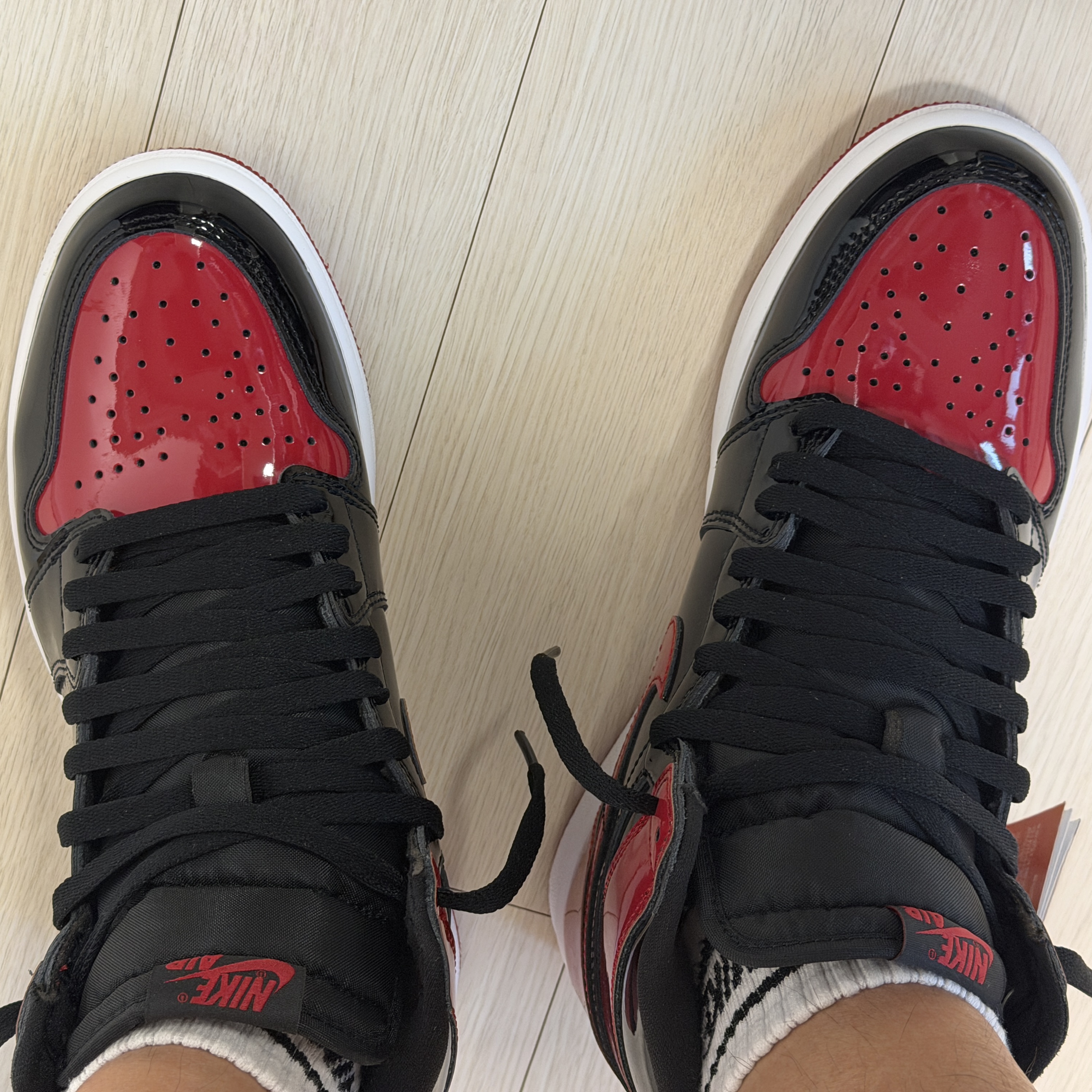 Jordan 1 Retro High OG Patent Bred 착용 스타일 - 1