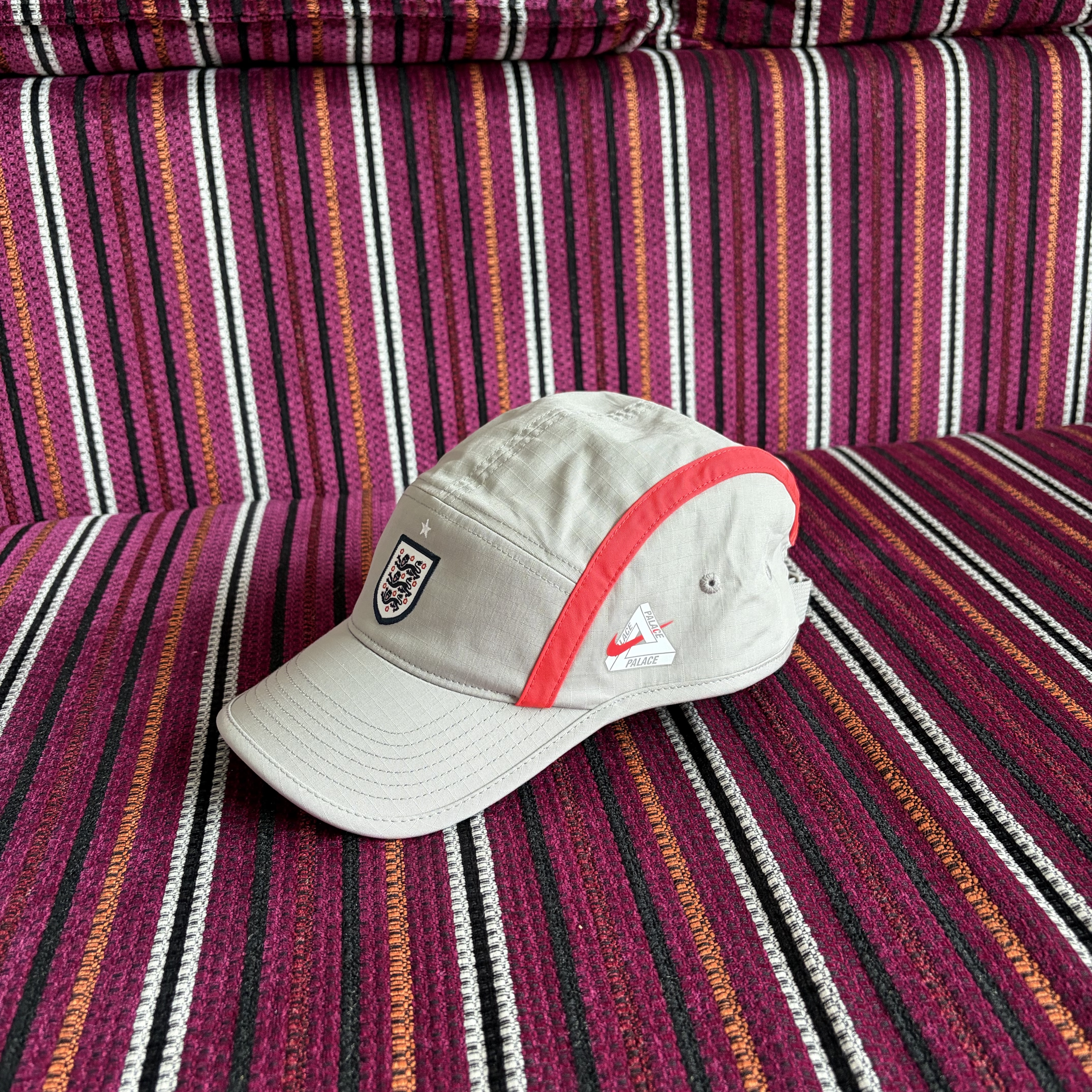 Palace x Nike England Fly Cap Pewter Grey Cool Grey 착용 스타일 - 1