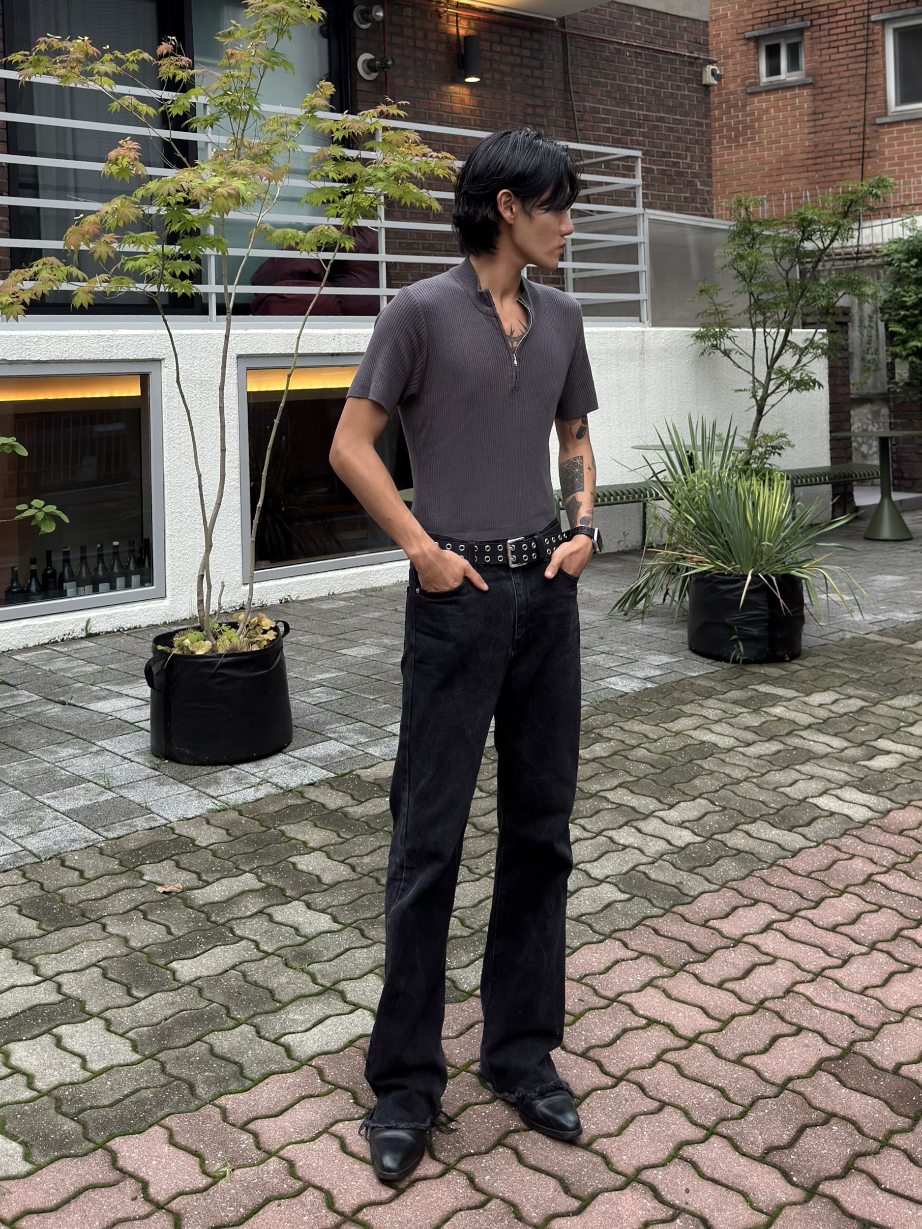 PHOS333 M Slim Fit Half Zip Knit Charcoal 착용 스타일 - 3