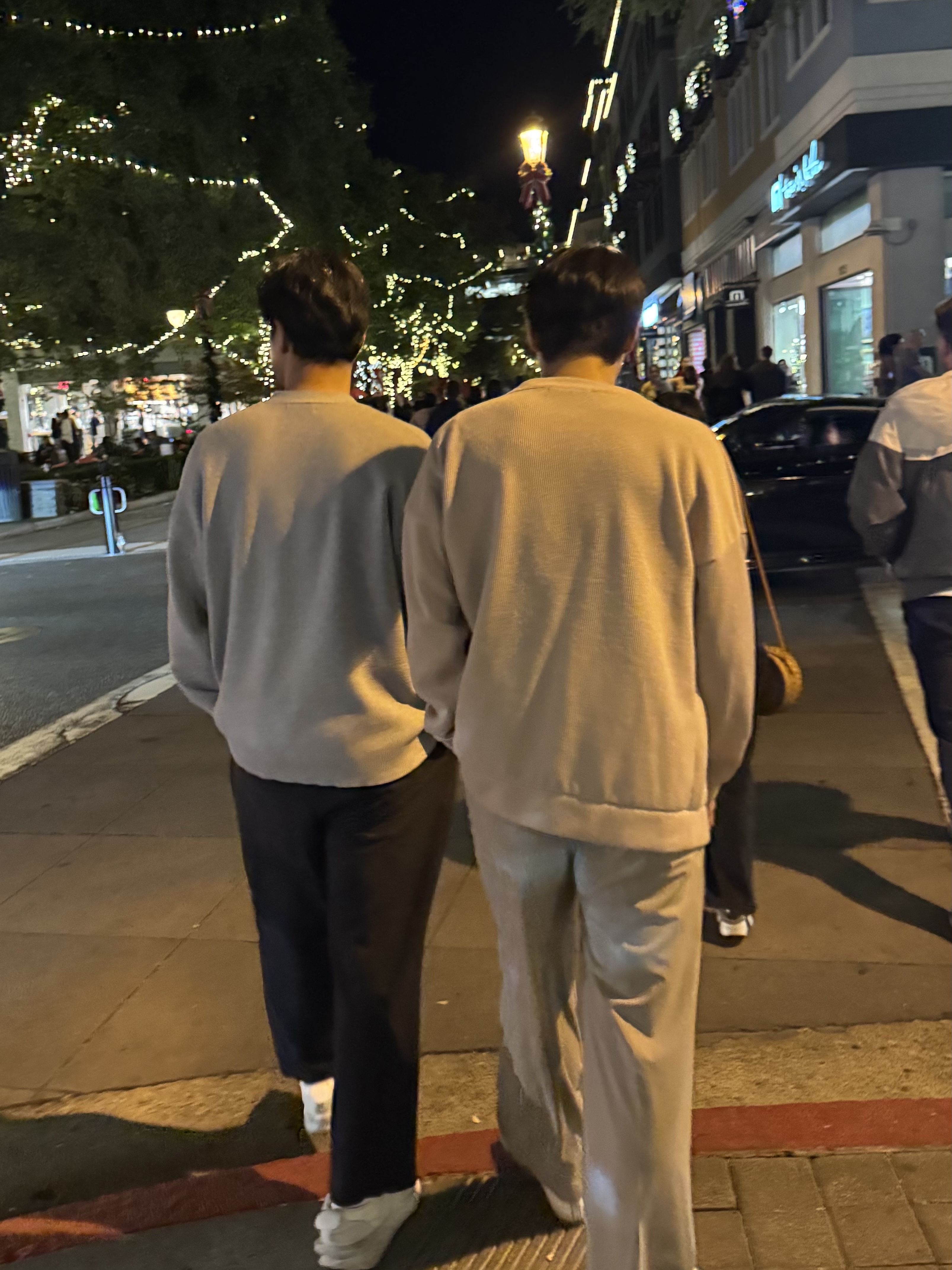 [20% 적립] Polo Ralph Lauren Relax Fit Logo Fleece Hoodie Nevis - 24FW, Golden Goose Superstar White Red Heel Tab Sneakers 착용 스타일 - 2