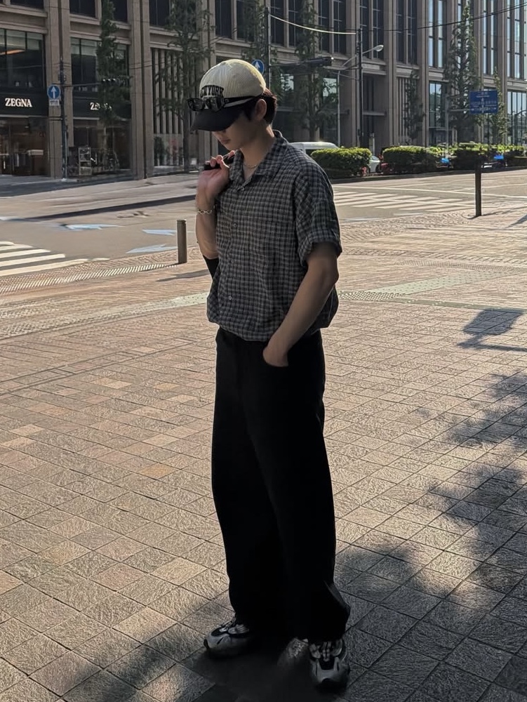Millo Archive Narrow Wrinkle Check Roll-Up Half Shirt Gray, Millo Archive Narrow Wrinkle Check Roll-Up Half Shirt Vintage Pink 착용 스타일 - 1