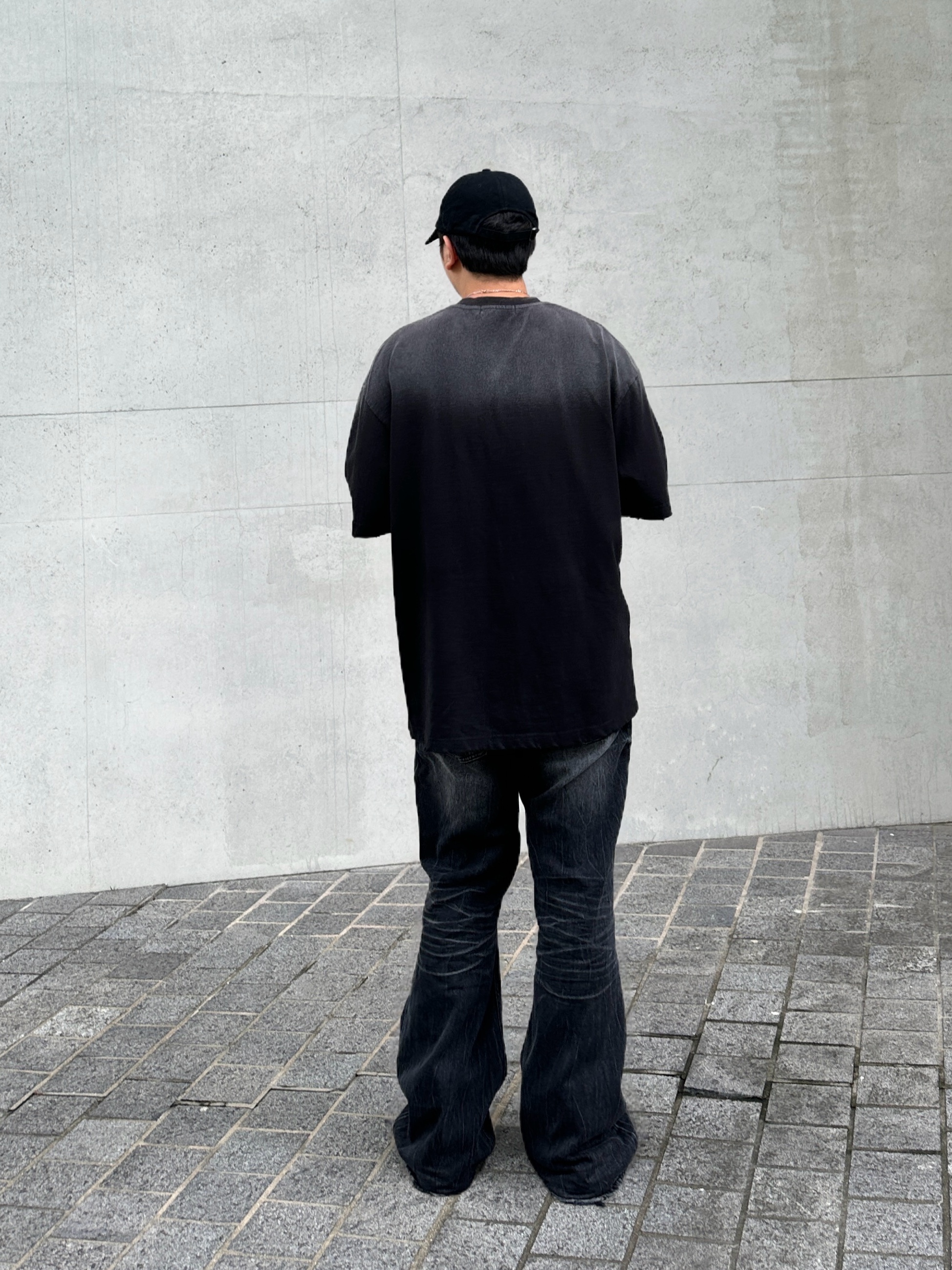 AX CONNECTION Destroyed Connector Embroidered Oversized T-Shirt Washed Black, AX CONNECTION Authentic Vintage Washed Flare Denim Pants Black 착용 스타일