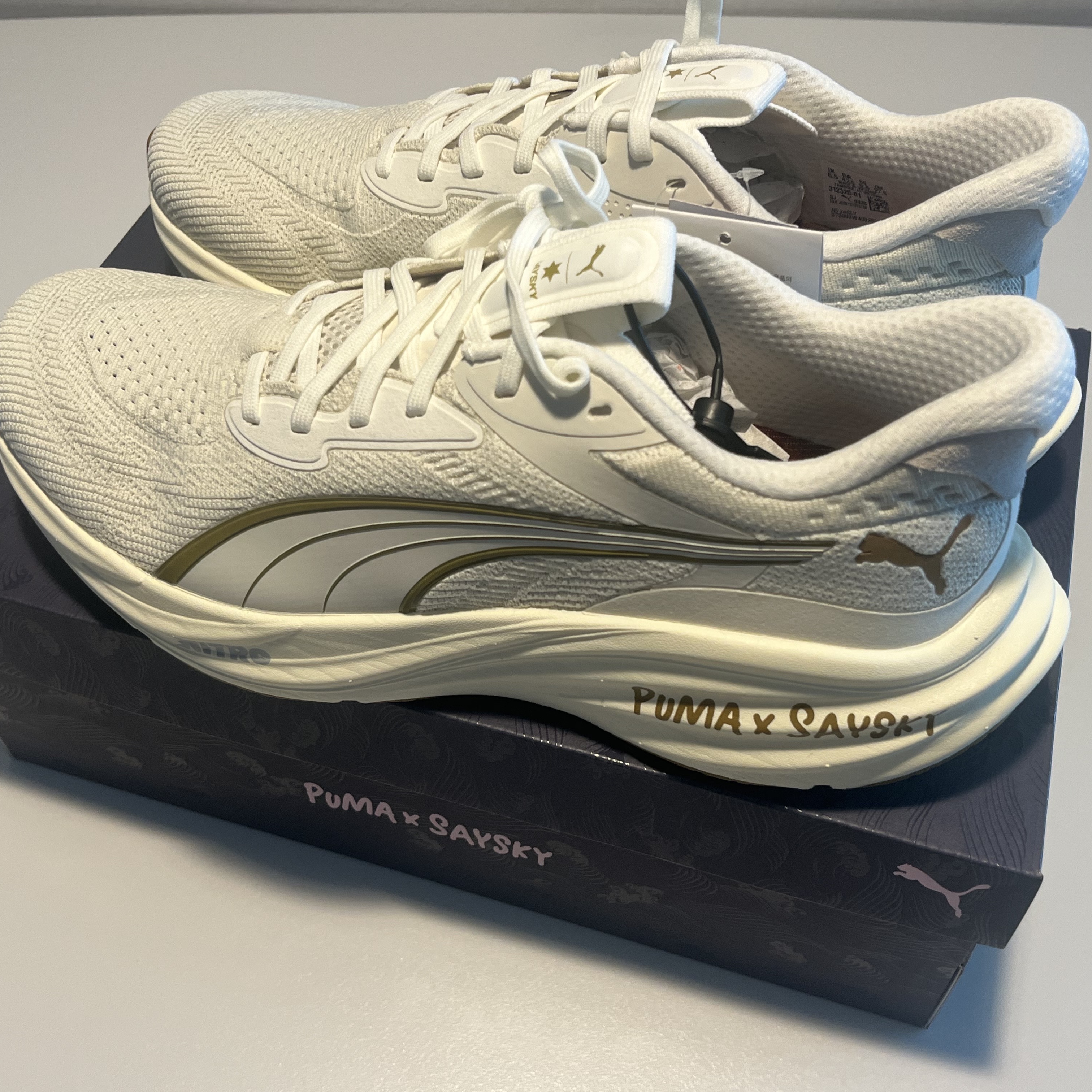 Puma x SAYSKY Magnify Nitro 3 Warm White Honey Butter 착용 스타일 - 1