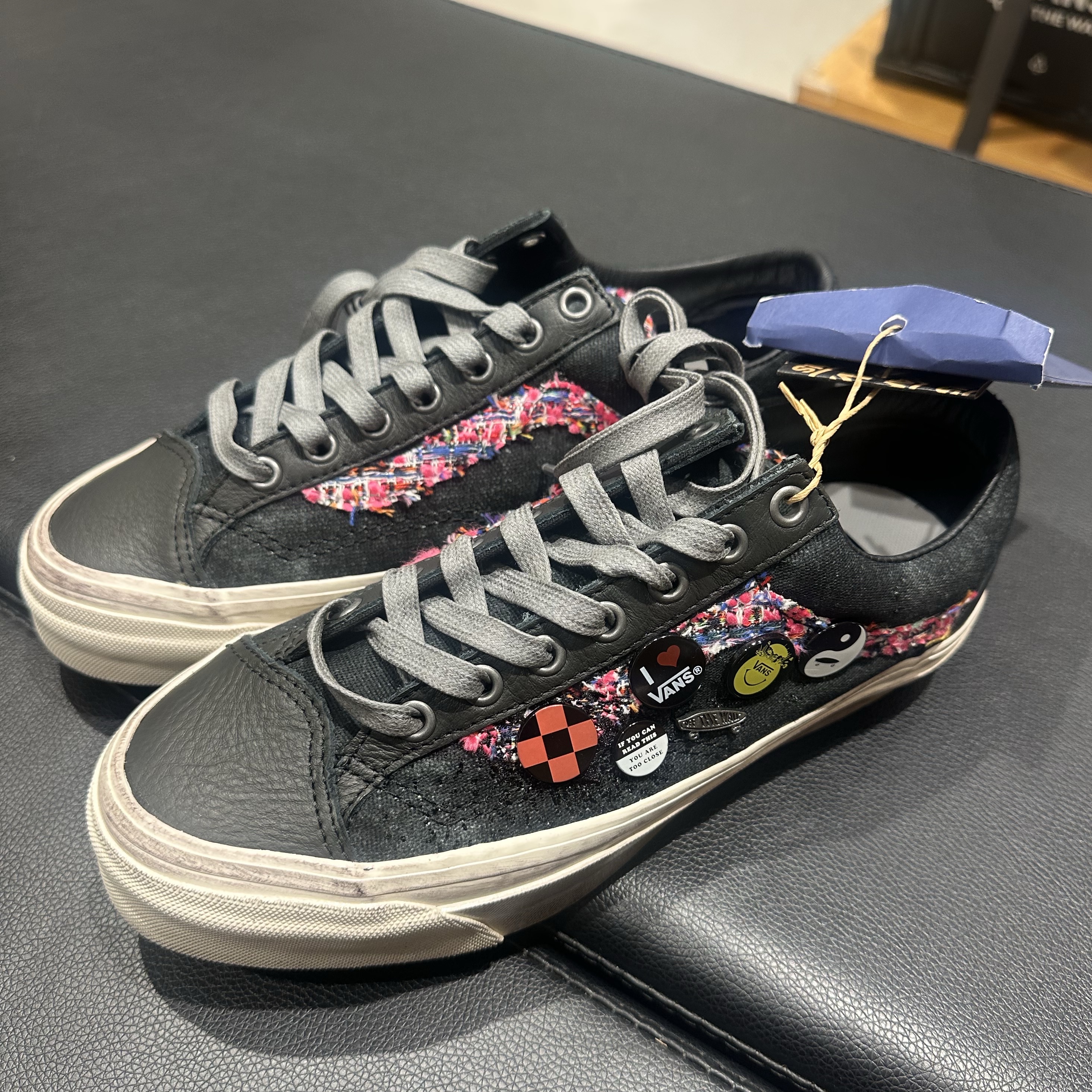 Vans Premium Old Skool 36 LX Souvenir Faded Black 착용 스타일 - 1