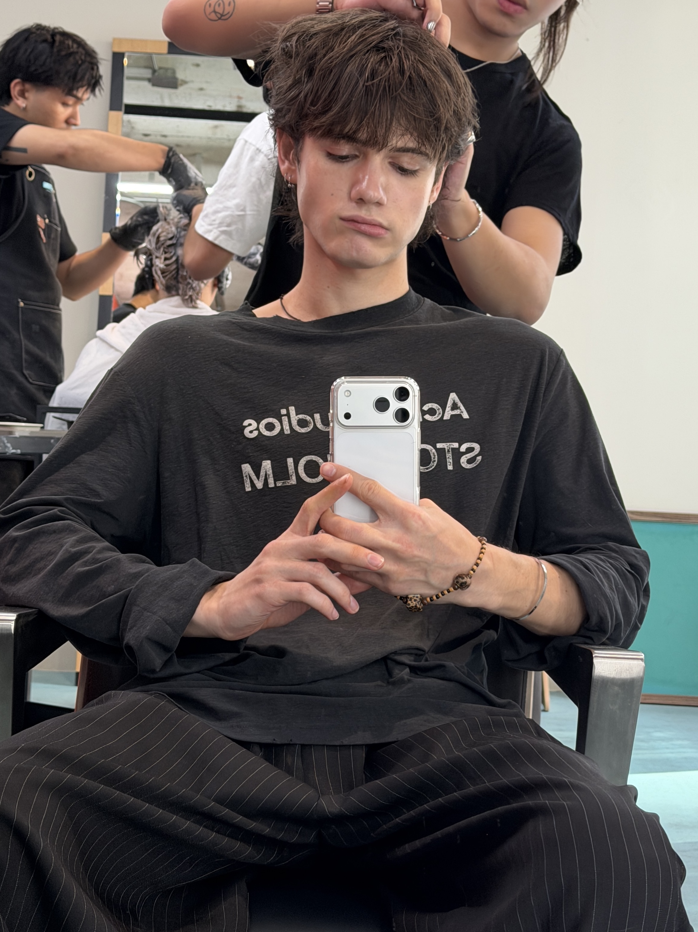 Acne Studios Logo Long Sleeve T-Shirt Faded Black, Suade Two Tuck Stripe Slacks Black 착용 스타일 - 1
