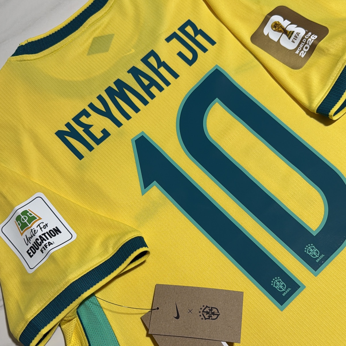 Nike Brazil 2026 Stadium Home Dri-Fit Football Replica Jersey Canary Light Menta (IF7054-724) (Non Marking Ver.) 착용 스타일 - 1