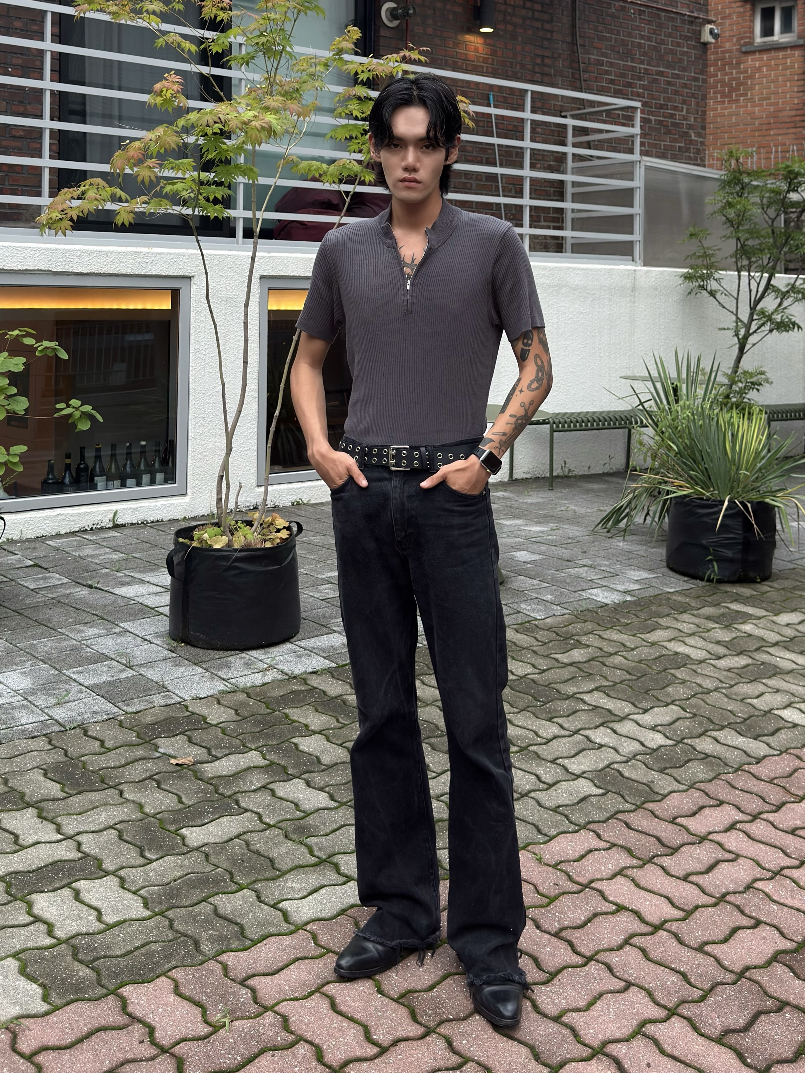 PHOS333 M Slim Fit Half Zip Knit Charcoal 착용 스타일 - 2