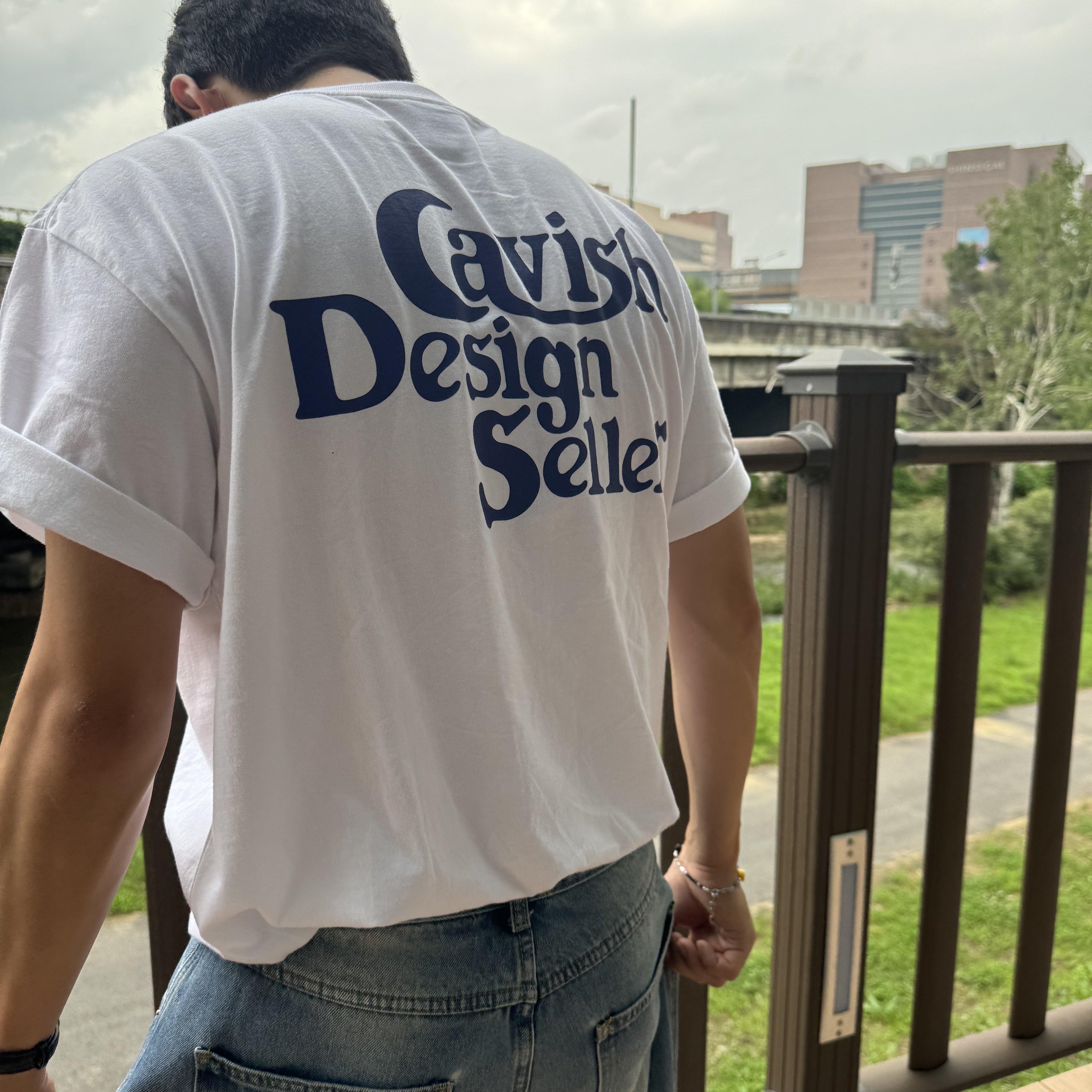 CAVISH Star Seller Logo SS Tee White 착용 스타일 - 4