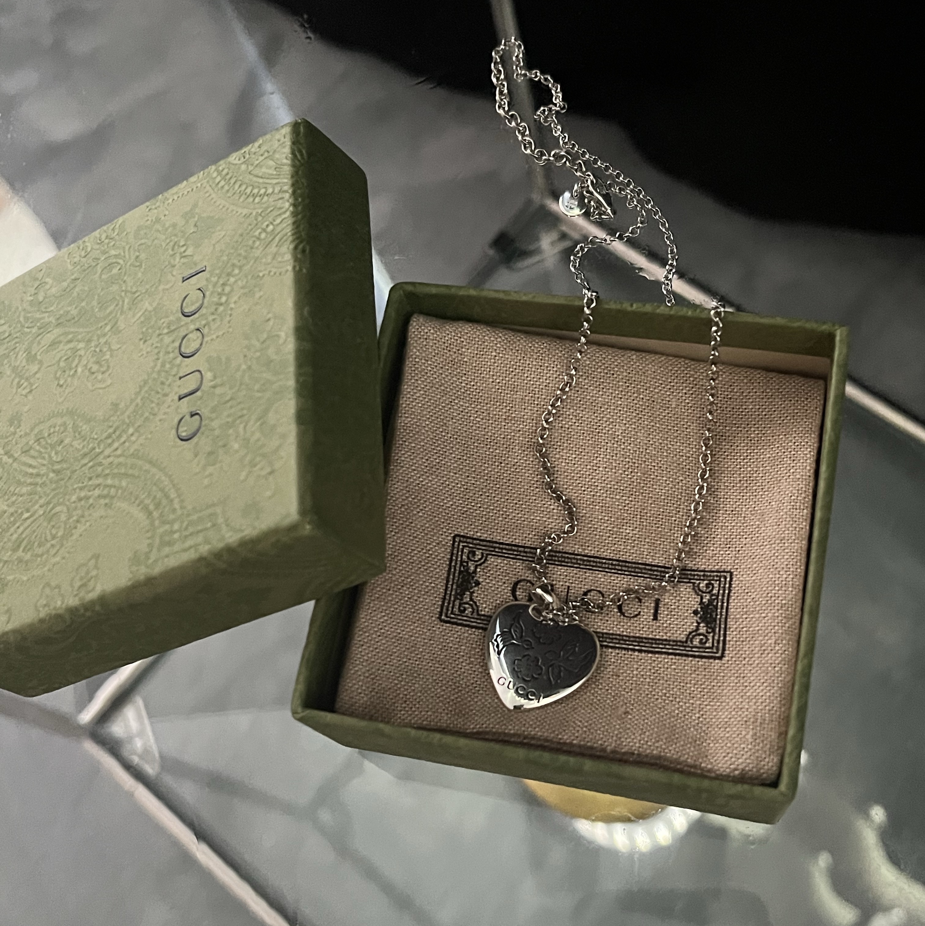 Gucci Blind for Love Necklace Silver 착용 스타일 - 2