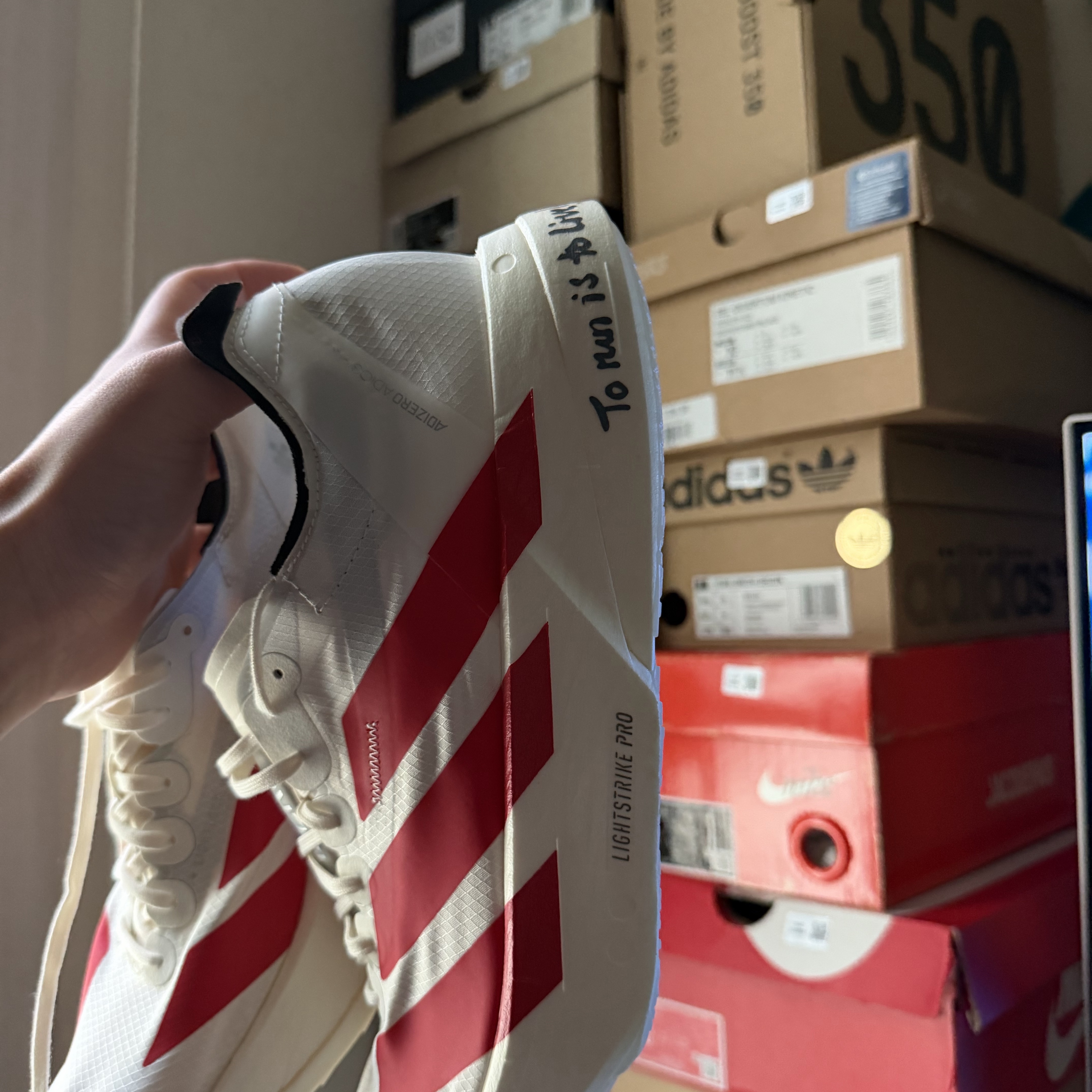 Adidas Adizero Adios Pro 4 Off White Better Scarlet 착용 스타일 - 1