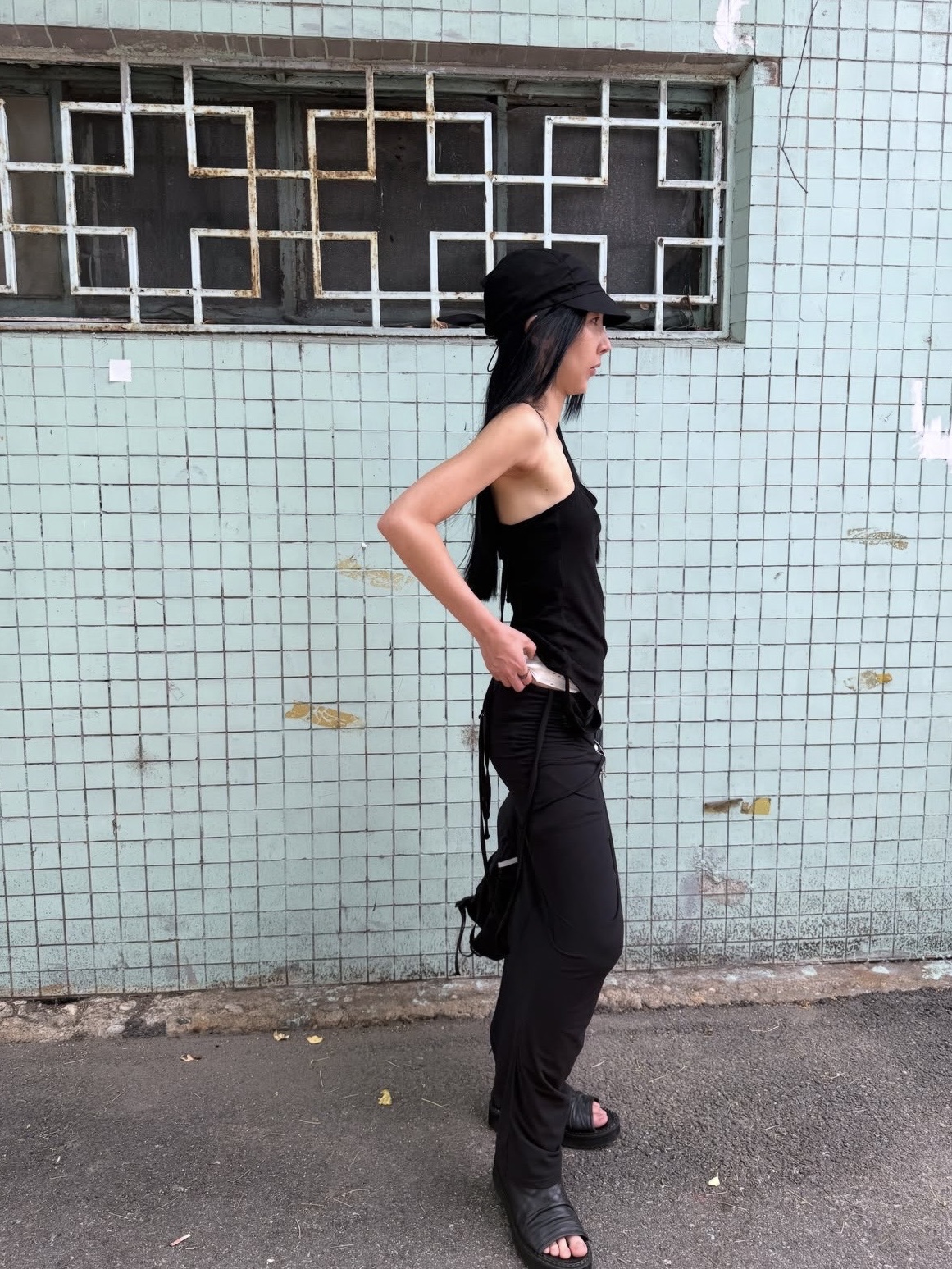 BLR Tattooed Graphic Layered Sleeveless Tank Top Black, BLR Asymmetric Layered Maxi Skirt Black 착용 스타일 - 2
