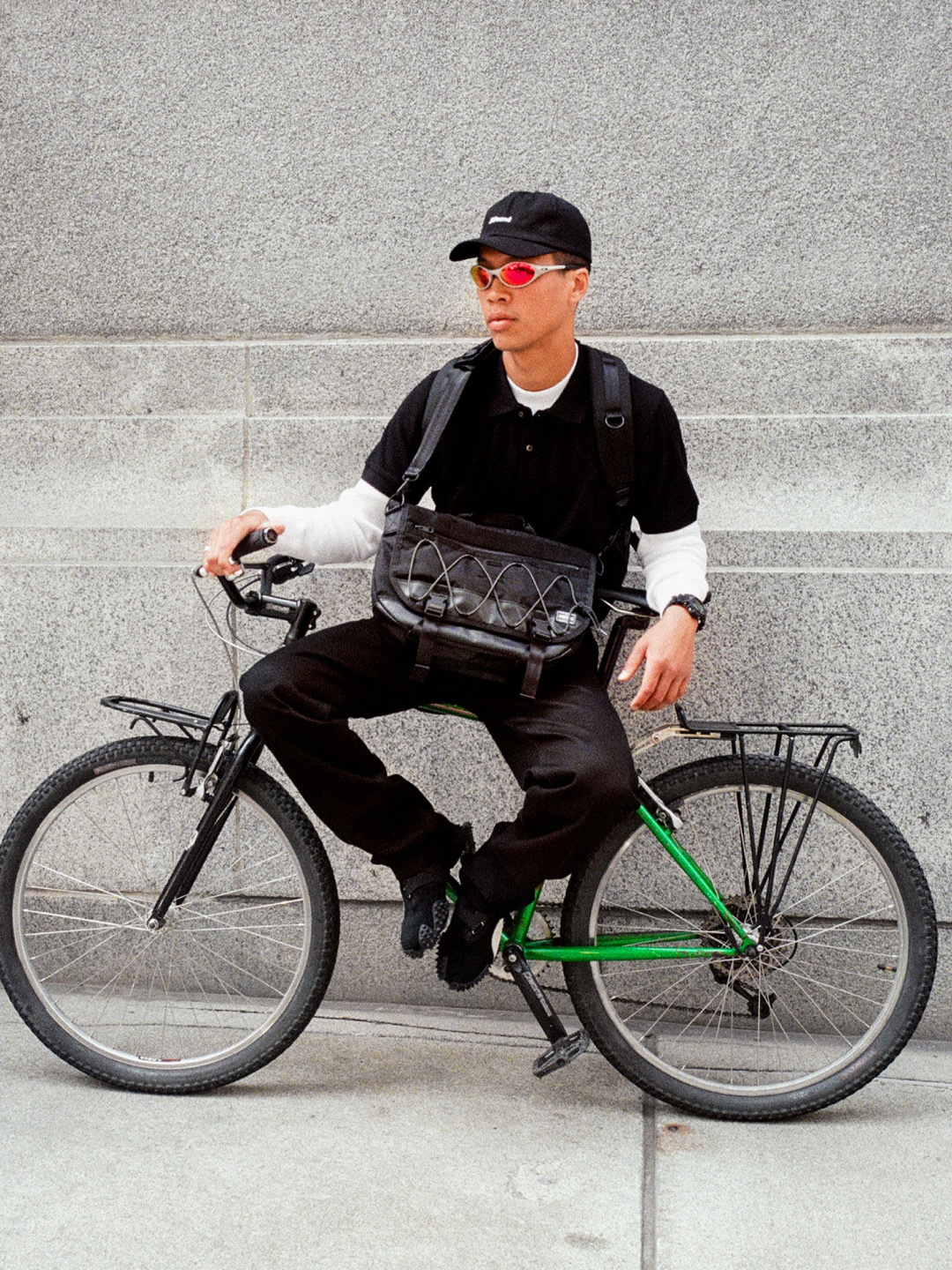 Porter x JJJJound Nylon Backpack Black, Porter x JJJJound Nylon Messenger Bag Black 착용 스타일 - 4