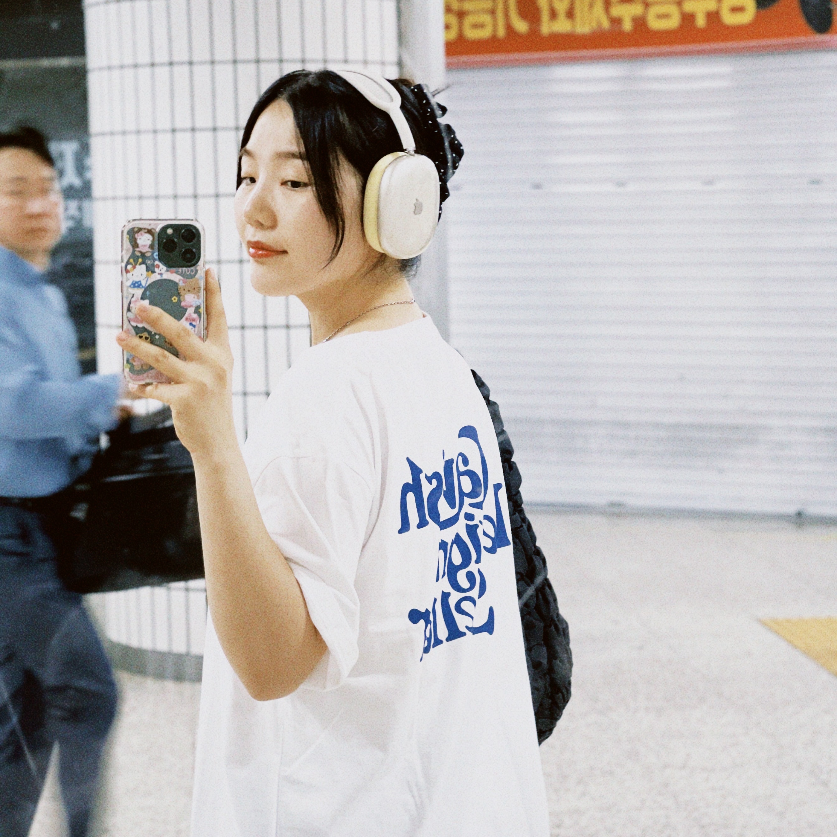 CAVISH Seller Logo SS Tee White 착용 스타일 - 4