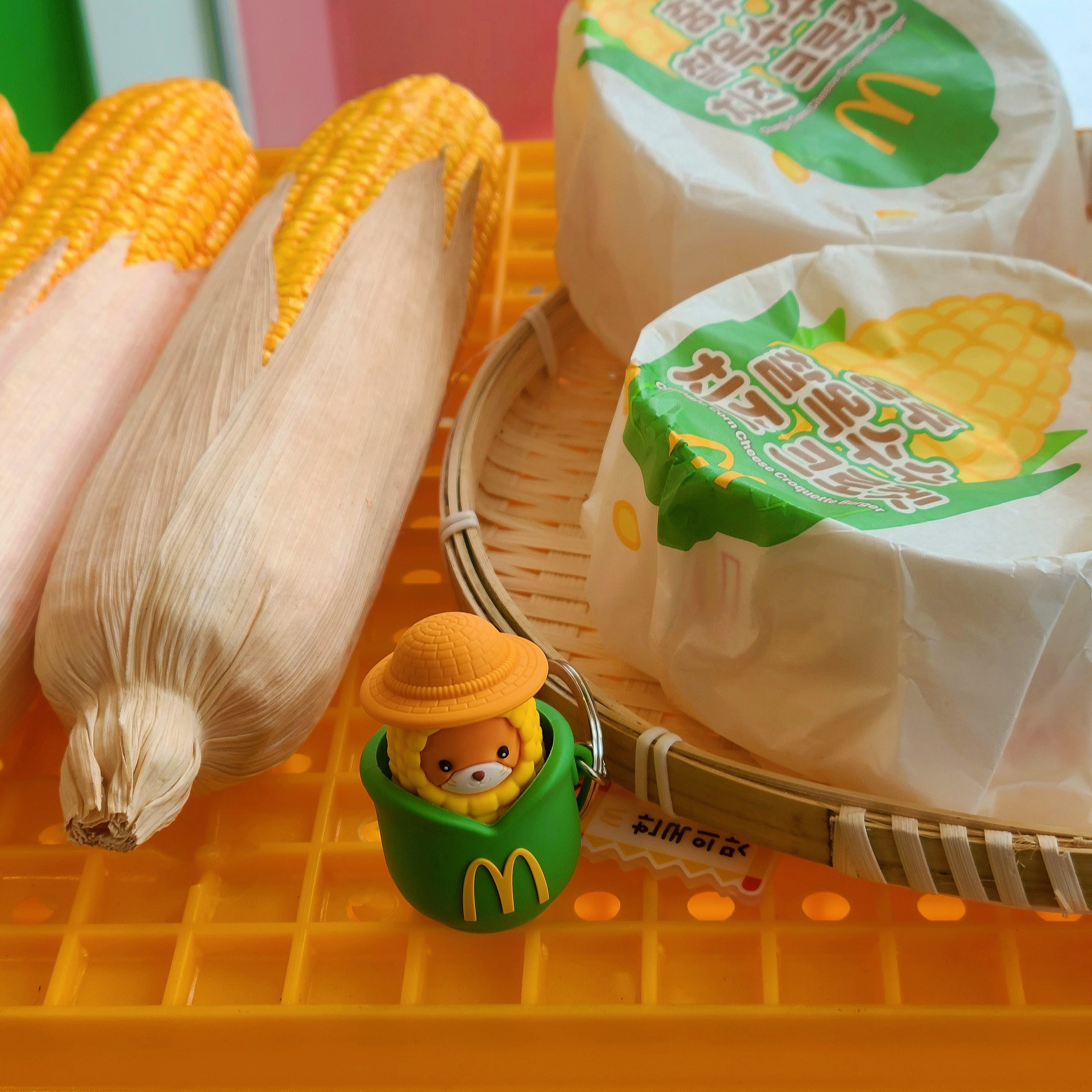 McDonald's Taste of Korea Mr.Chungju Corn Clicker, Pop Mart Labubu The Monsters Wacky Mart Series Figures Corn (Opened Case) 착용 스타일 - 2