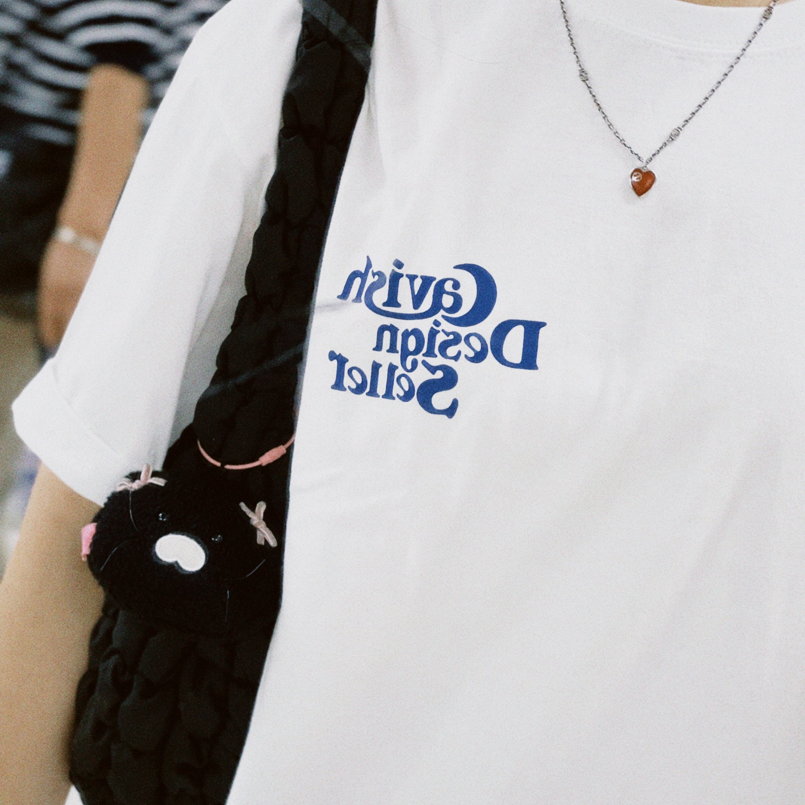 CAVISH Seller Logo SS Tee White 착용 스타일 - 3