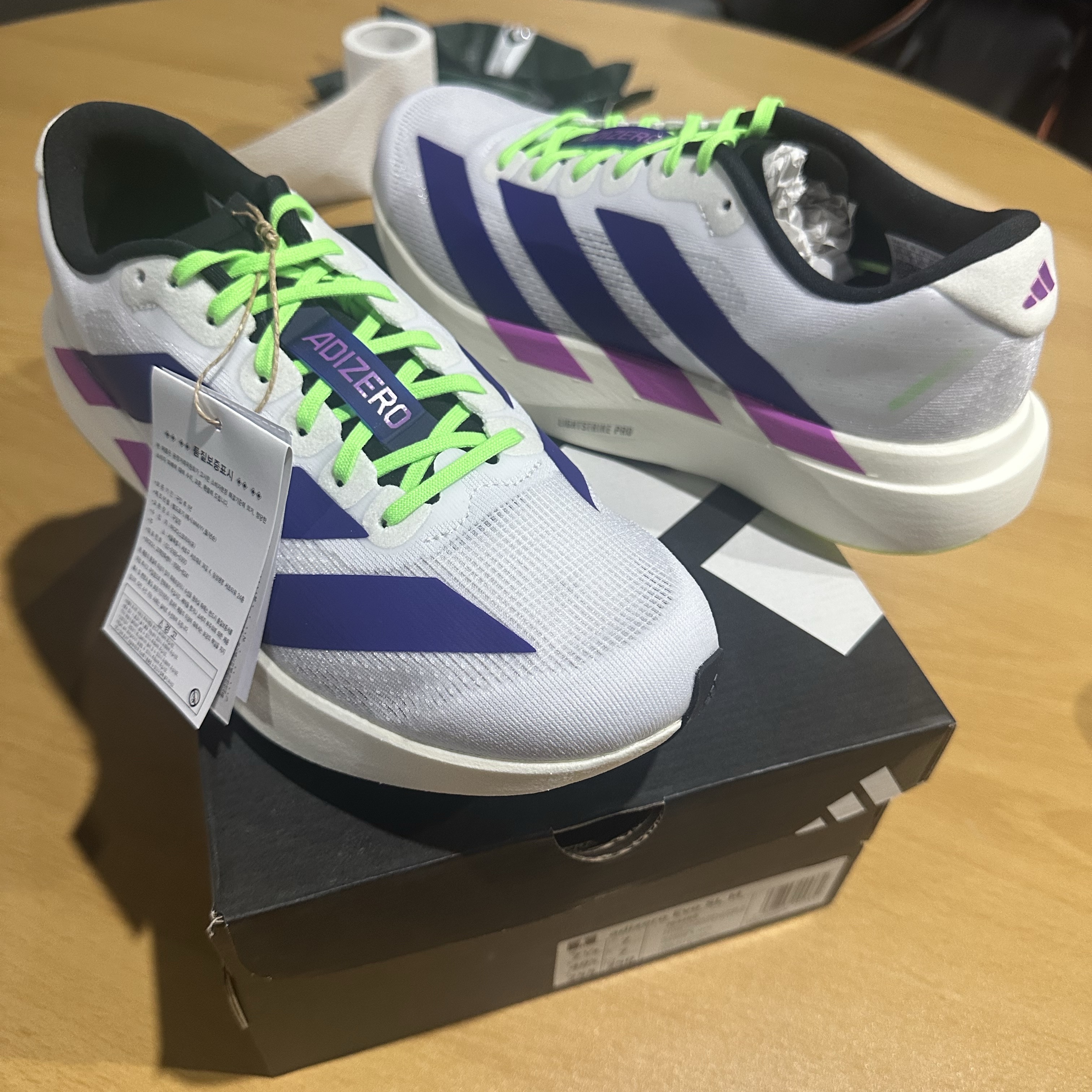 Adidas Adizero EVO SL Cloud White Collegiate Purple 착용 스타일 - 2