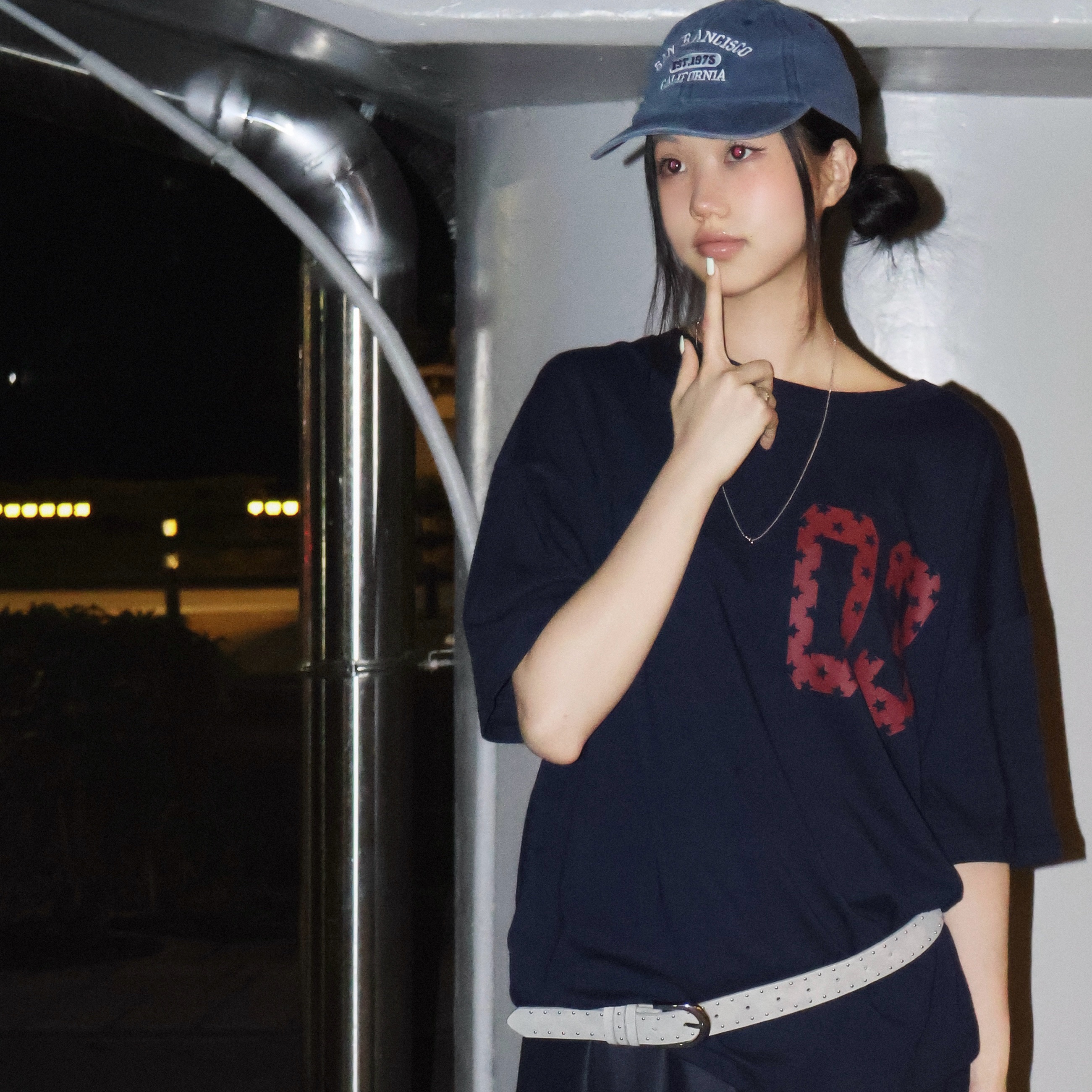 AMOU 03 Half T-Shirts Navy, AMOU 03 Half T-Shirts Black 착용 스타일 - 3
