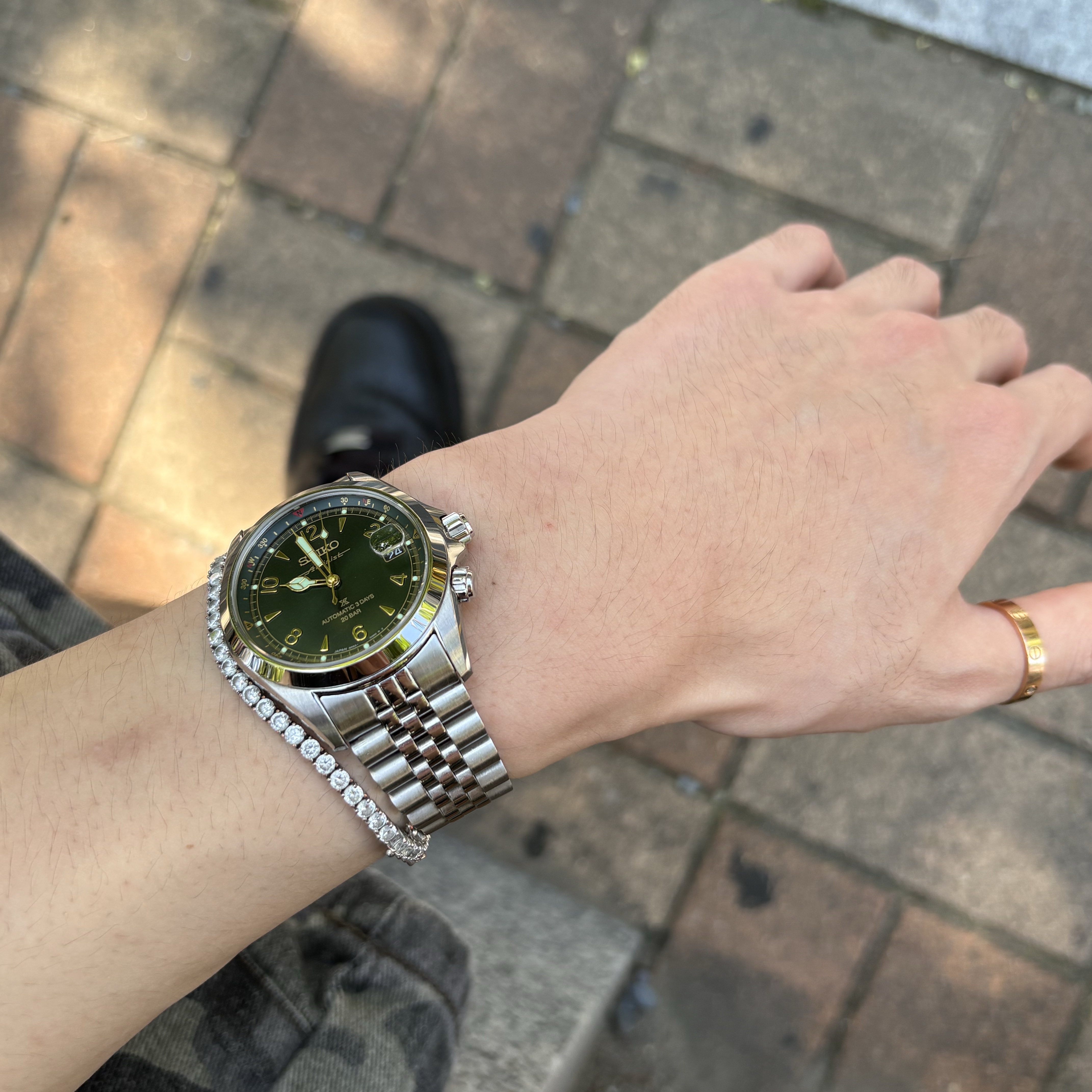 Seiko Prospex Land SPB507J1 39.5mm Brown Green, Cartier CRB4087500 18K Pink Gold 3P Diamond Love Ring Classic Wedding Band Size 49 착용 스타일