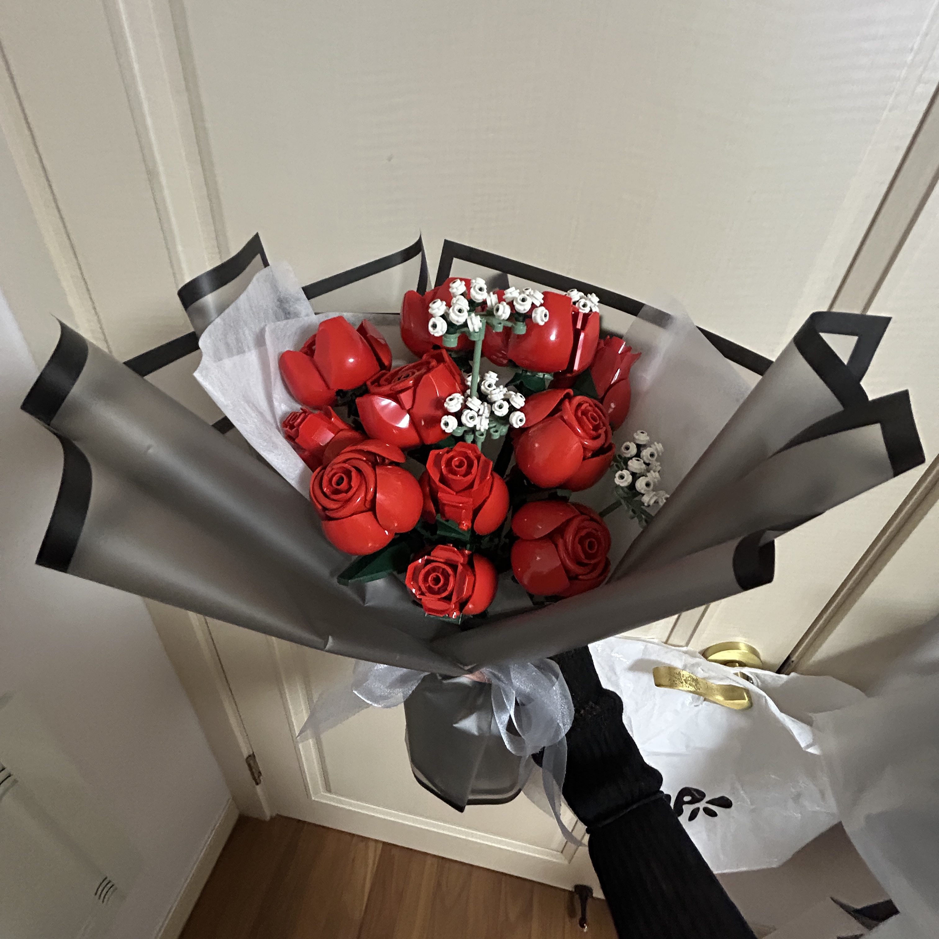 Lego Bouquet of Roses 착용 스타일 - 2