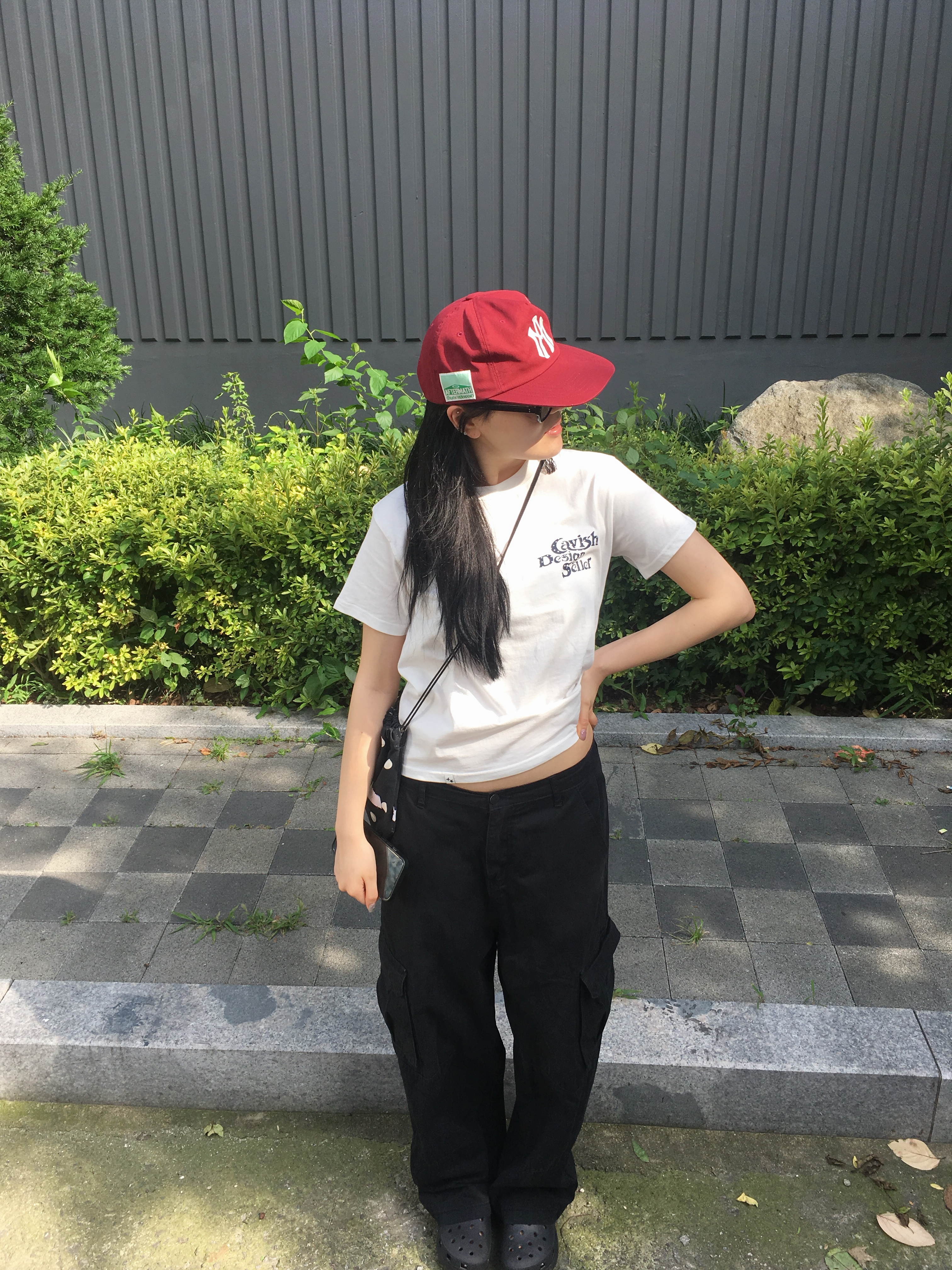 CAVISH W Star Seller Logo SS Tee White, (W) Crocs Classic Platform Clog Black 착용 스타일 - 5