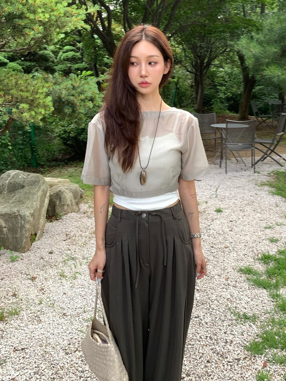 Vivienne Westwood Mini Bas Relief Pendant Silver, Crocs x BAPE Classic Clog Chai 착용 스타일 - 4