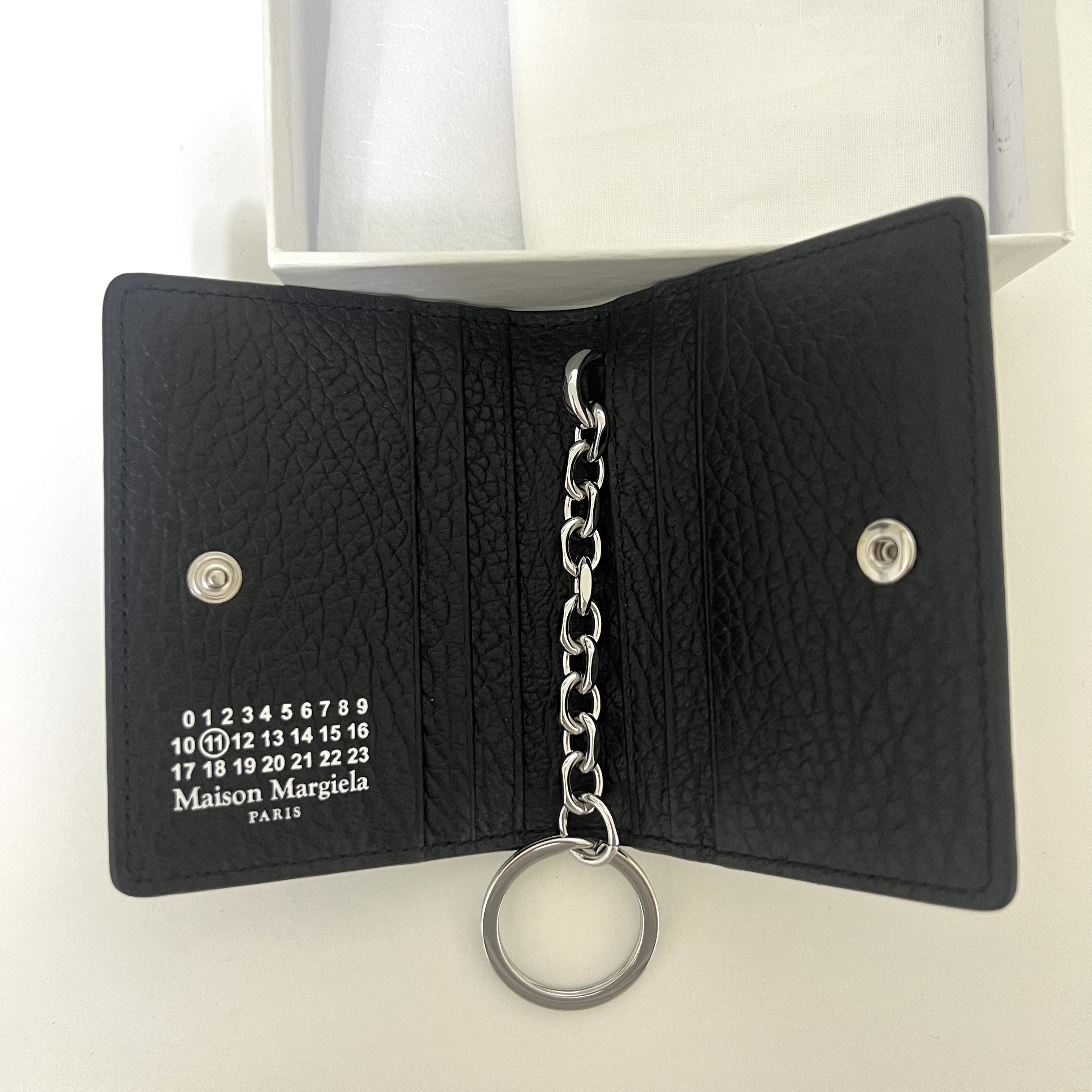 Maison Margiela Keyring Wallet Black 착용 스타일 - 4