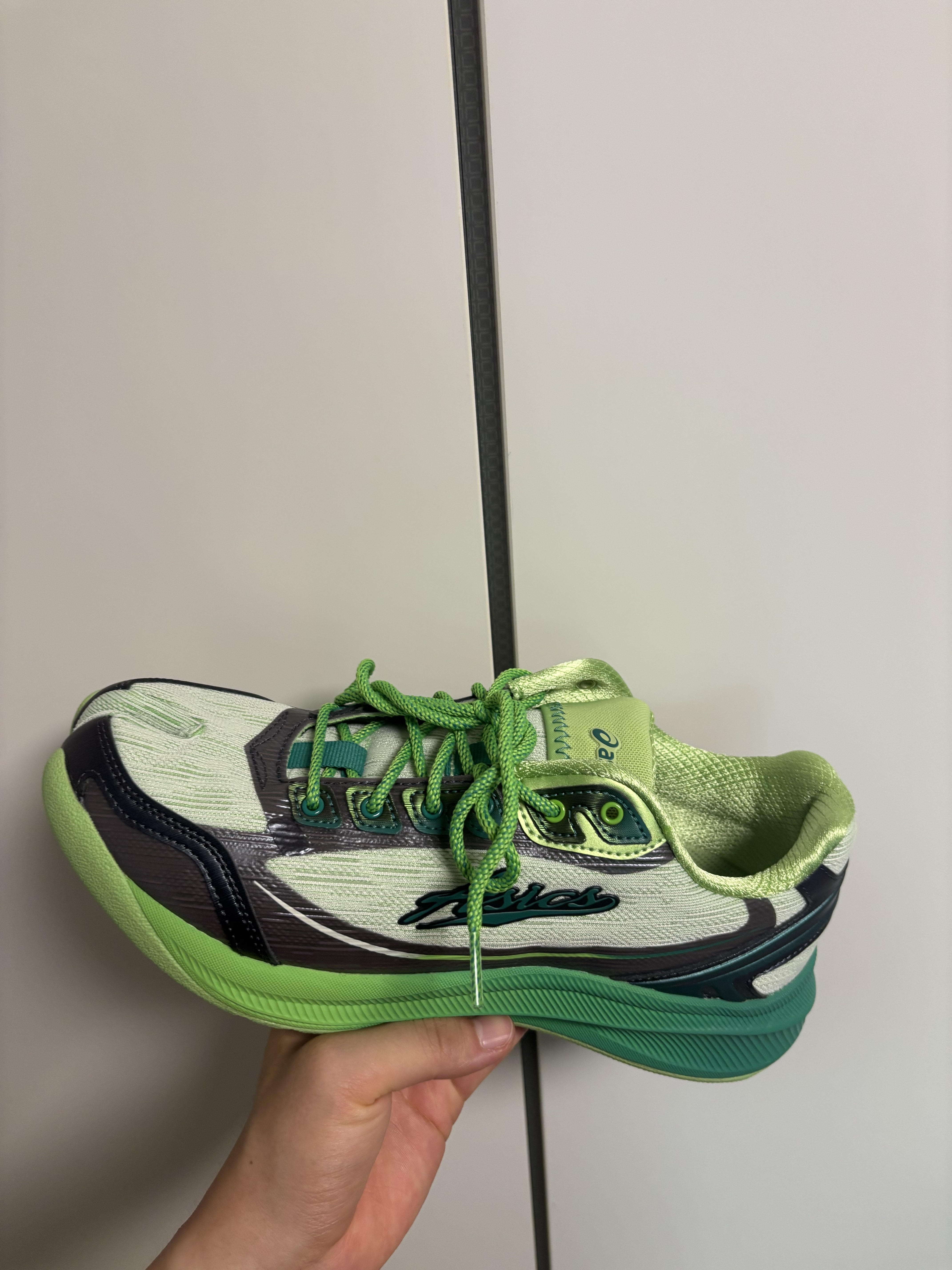 Asics x Kiko Kostadinov Ilargi FF II Sage Frost Tatami Green 착용 스타일