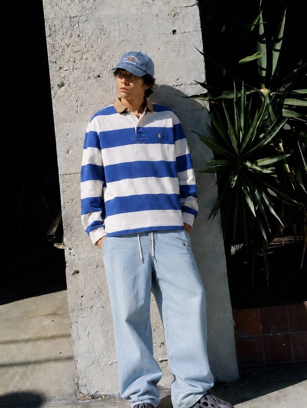 [10%적립] Polo Ralph Lauren Classic Fit Khaki Collar Rugby Shirt Old Royal Trophy Cream - 26SS, [KREAM 단독] About:Blank Wide Leg Denim Light Blue Wash - 26SS 착용 스타일