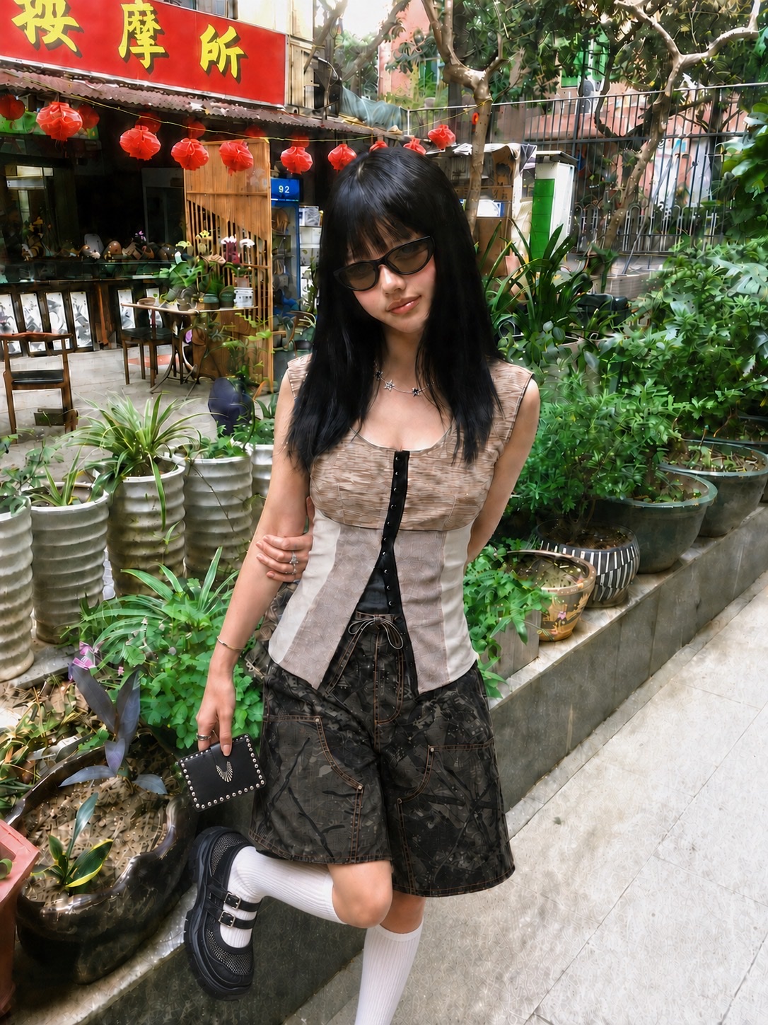 Perverze Women Hook And Eye Jersey Top Beige - 26SS, Markgong Women Camo Cargo Shorts Camo - 26SS 착용 스타일