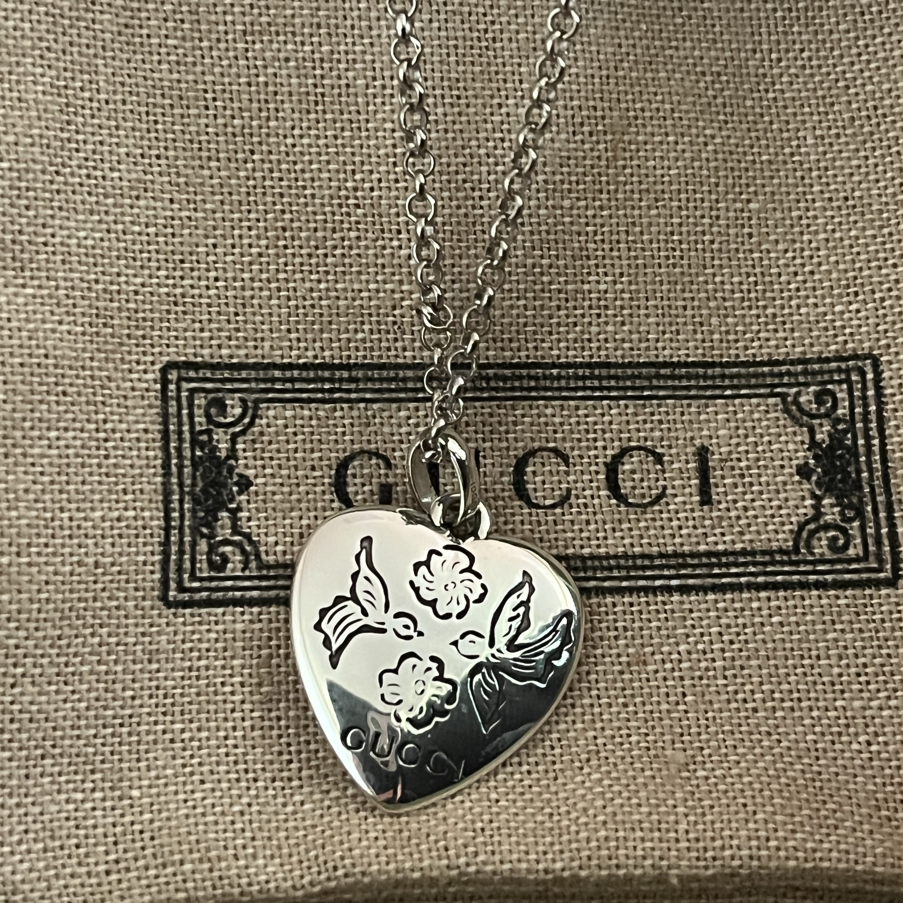 Gucci Blind for Love Necklace Silver 착용 스타일 - 3