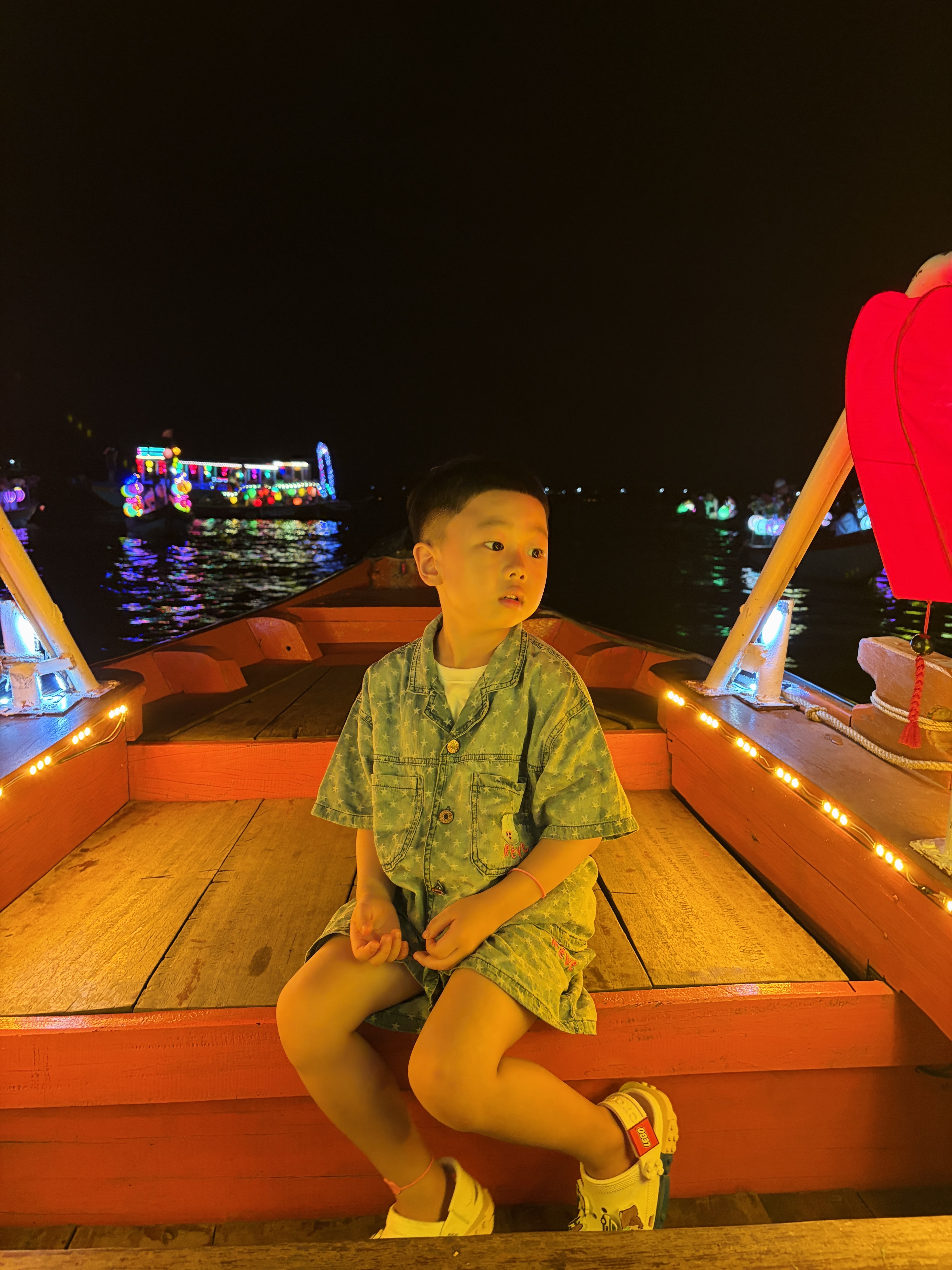 (Kids) Crocs x Lego Creativity Clog White 착용 스타일 - 4