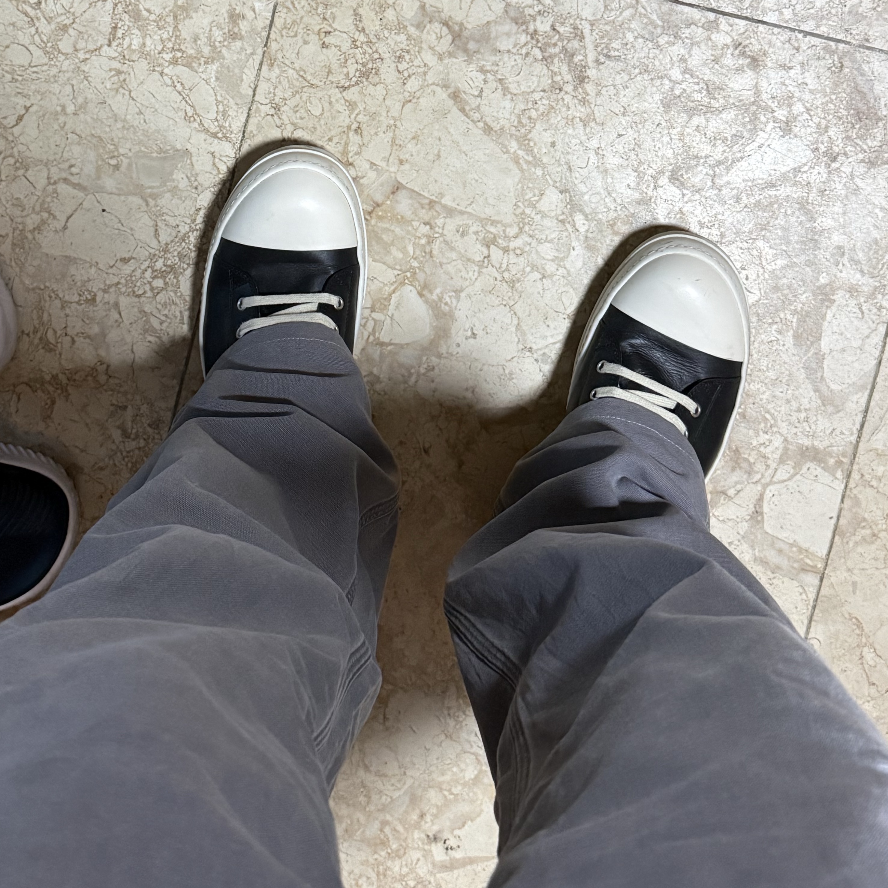 Rick Owens Ramones Leather Low Sneakers Black Milk 착용 스타일