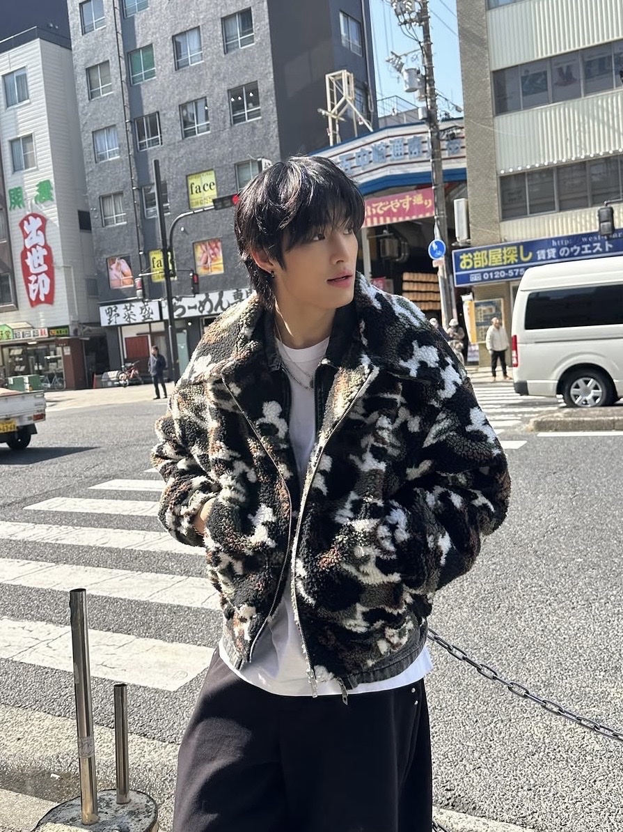 I FEEL LUCKY Fleece Bomber Jacket Camo 착용 스타일 - 2