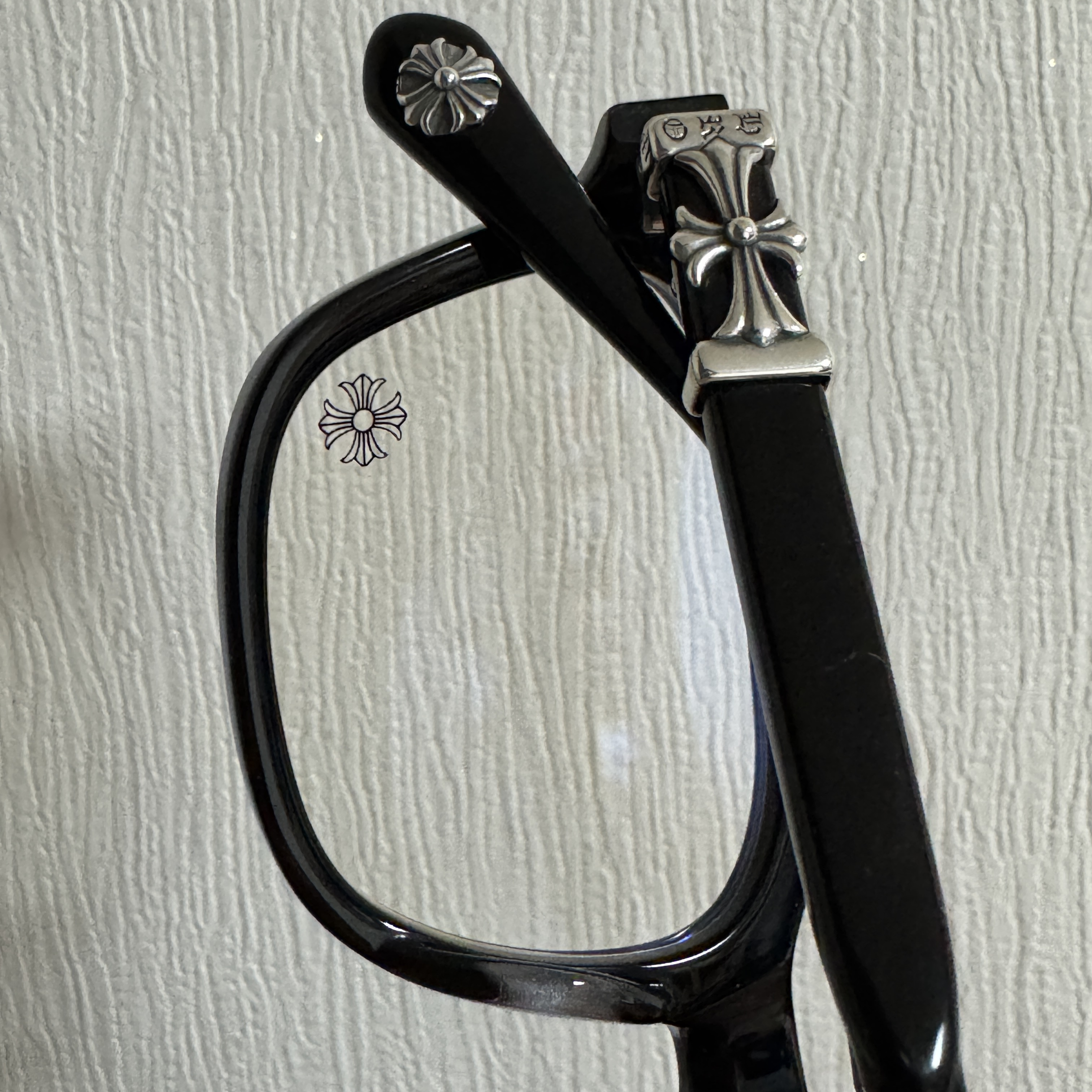 Chrome Hearts Cox Ucker Black 착용 스타일 - 4