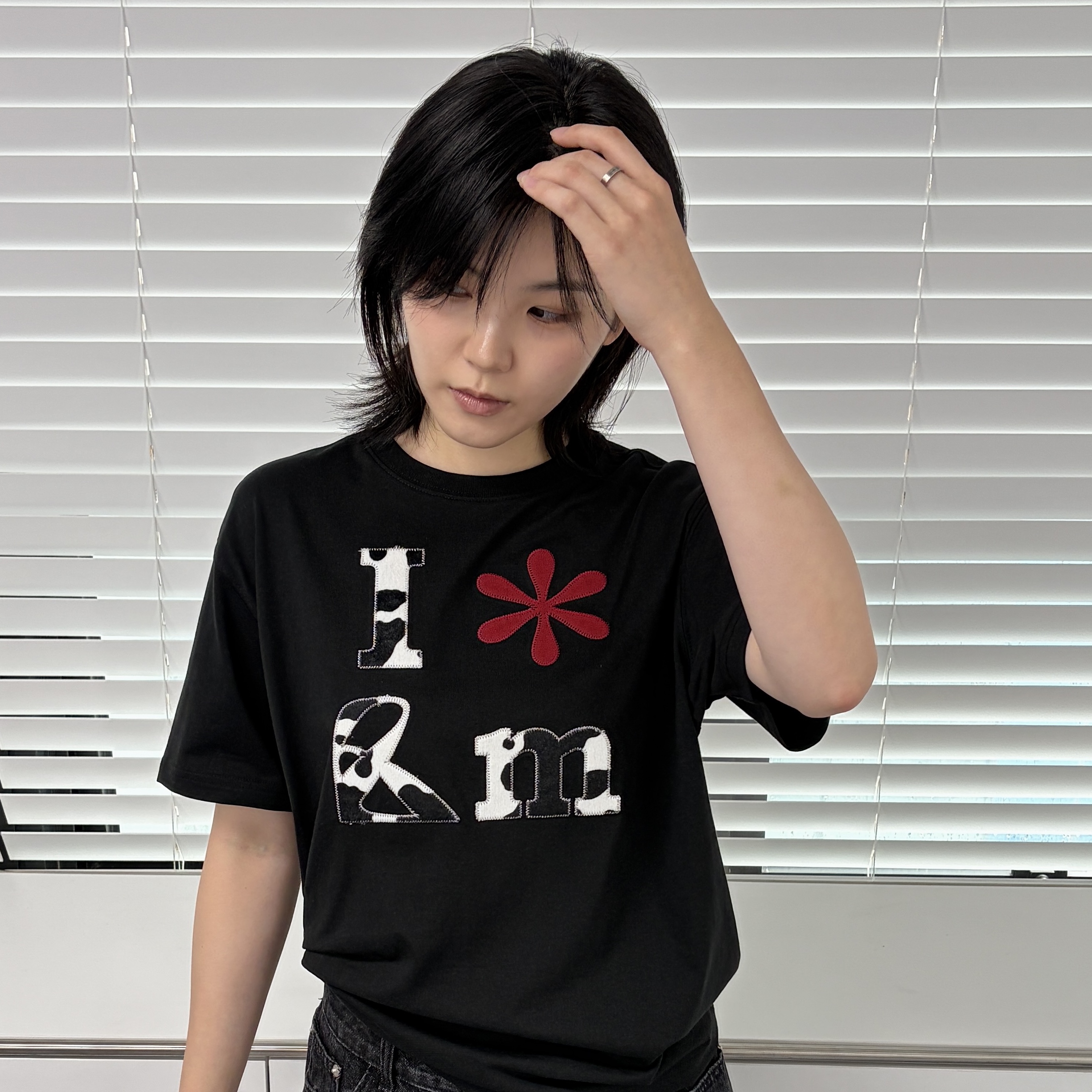 Riomeu Signature True Ring 4.0mm, Riomeu Cow Applique Short Sleeve T-Shirt_Black 착용 스타일 - 3