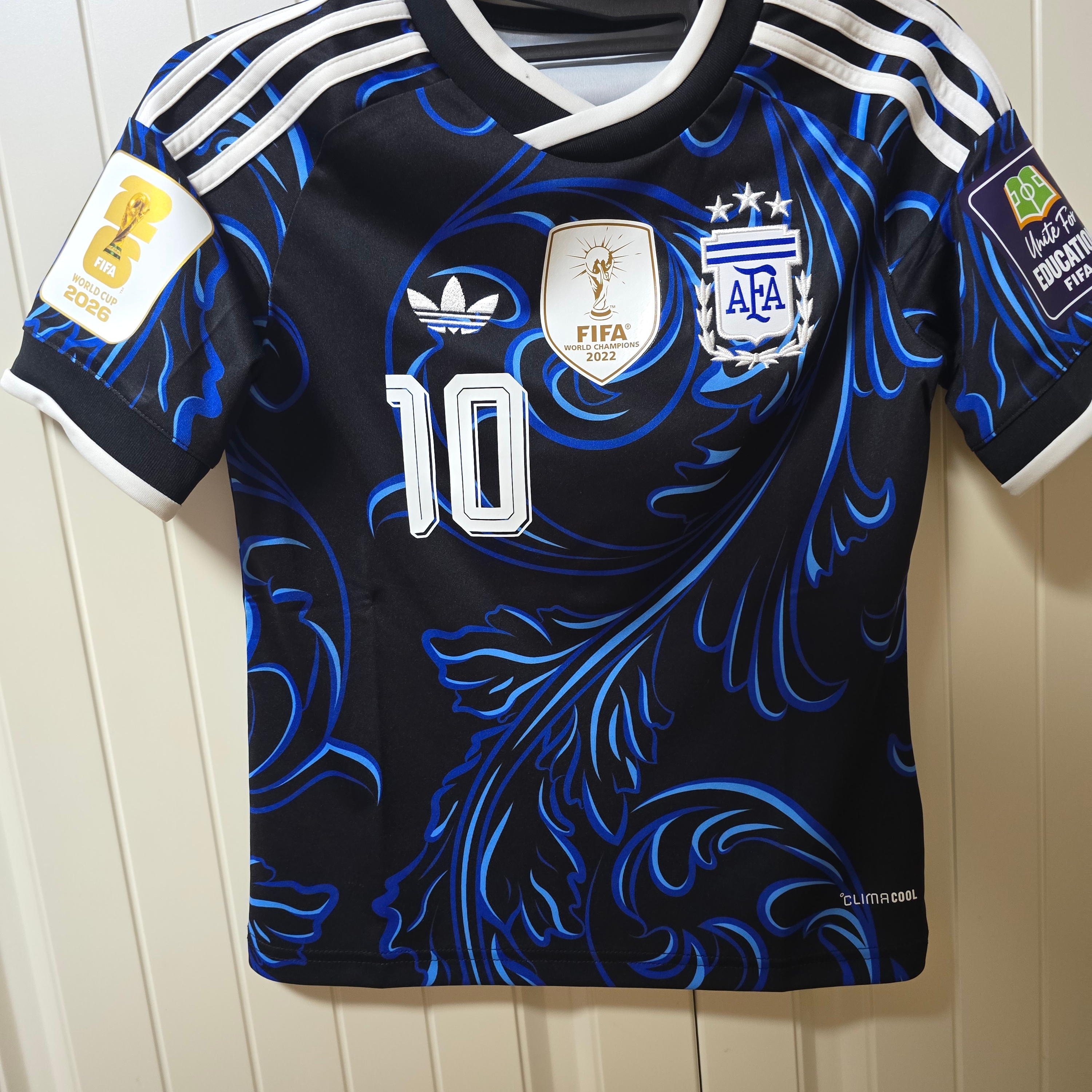 Adidas Argentina 2026 Home Authentic Jersey White Icey Blue - KR Sizing (Non Marking Ver.), Adidas Argentina 2026 Away Jersey Black Lucid Blue - KR Sizing (Non Marking Ver.) 착용 스타일 - 4