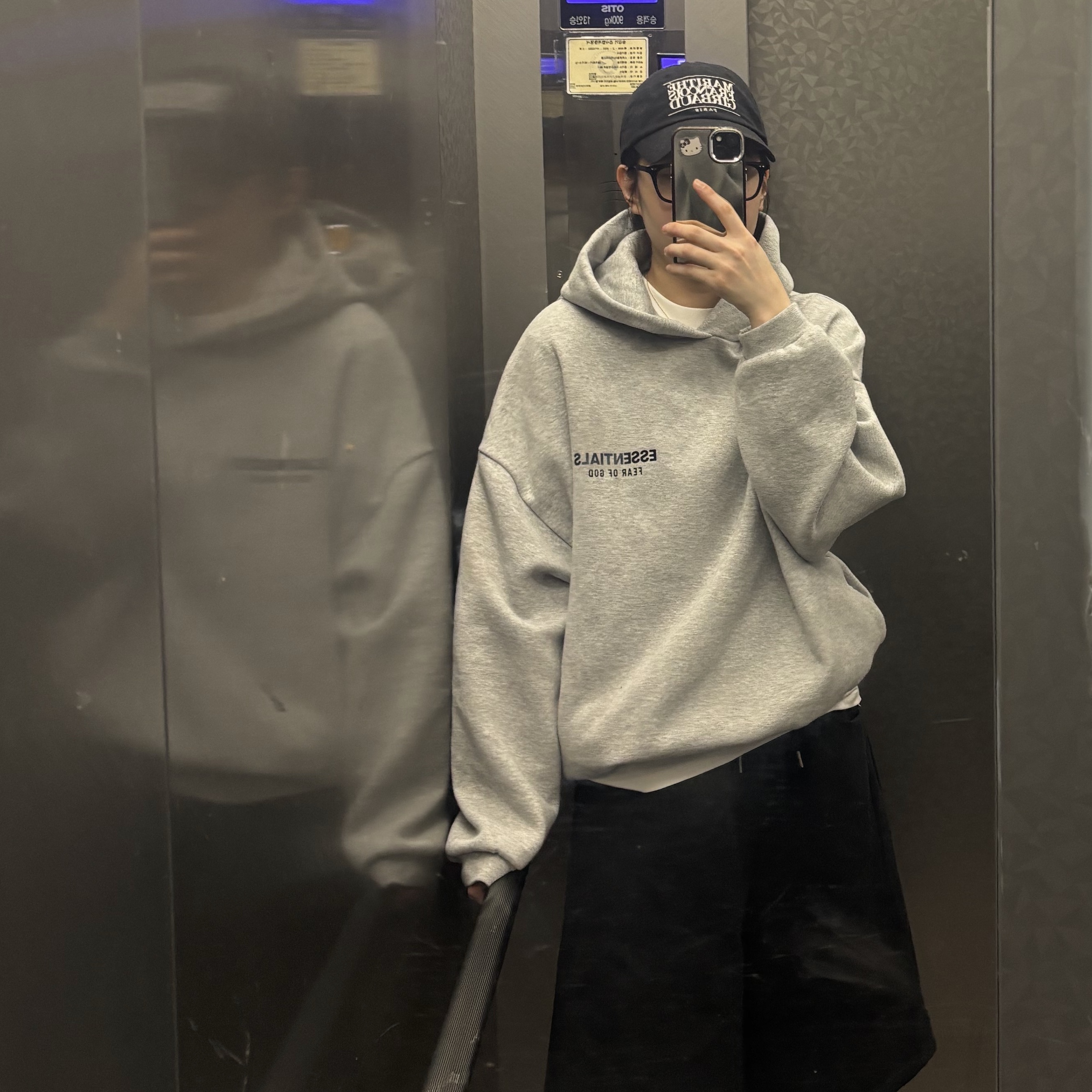 Essentials Fleece Hoodie Light Heather Grey - 24FW 착용 스타일