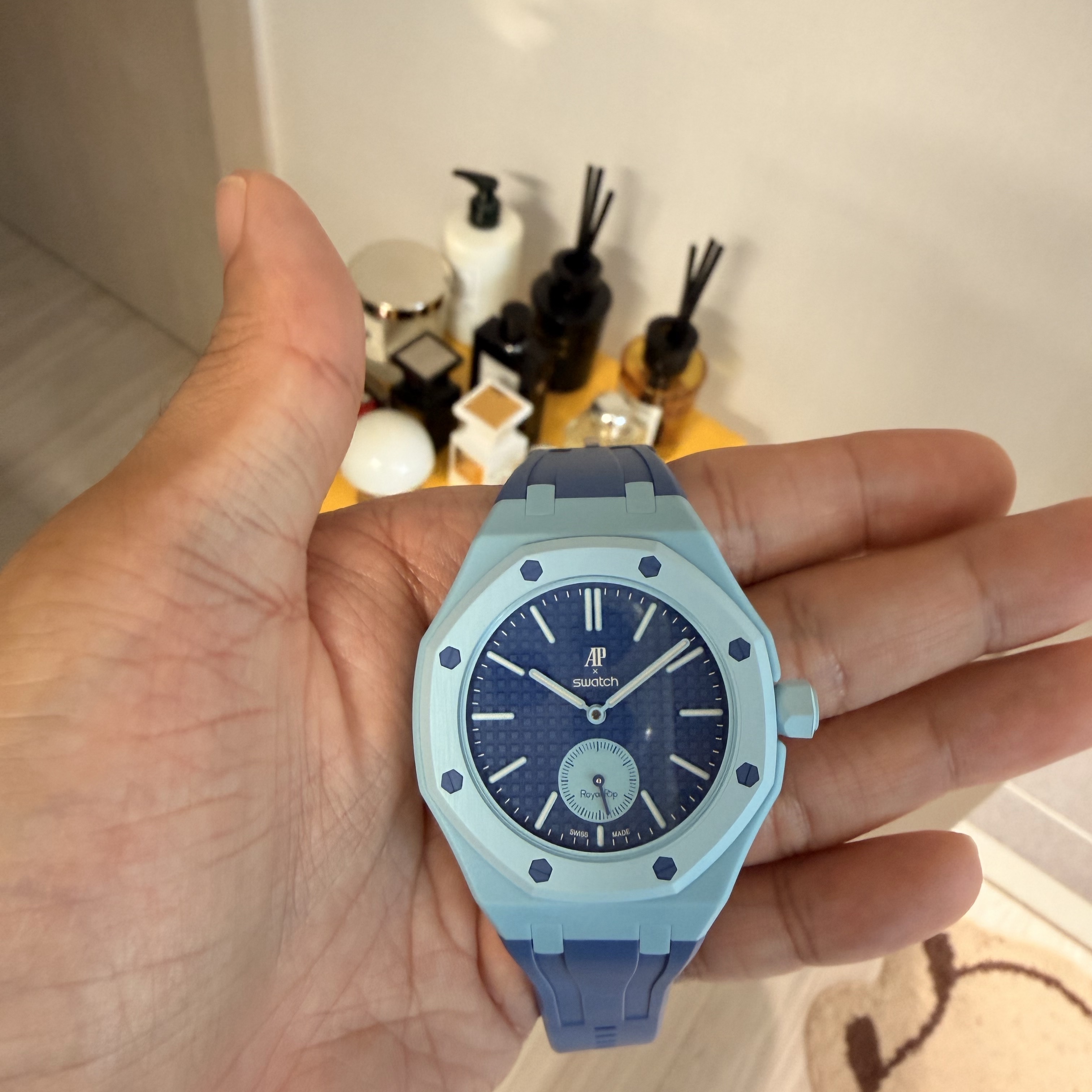 Swatch x Audemars Piguet Bioceramic Royal Pop Làn Ba 착용 스타일