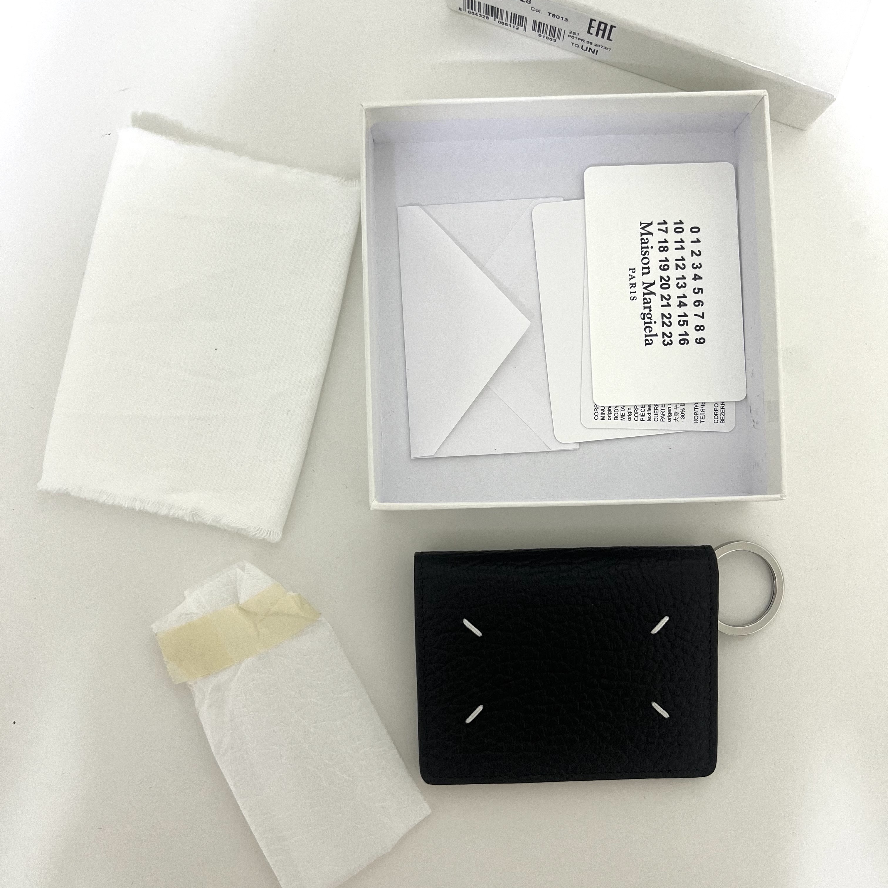 Maison Margiela Keyring Wallet Black 착용 스타일 - 1