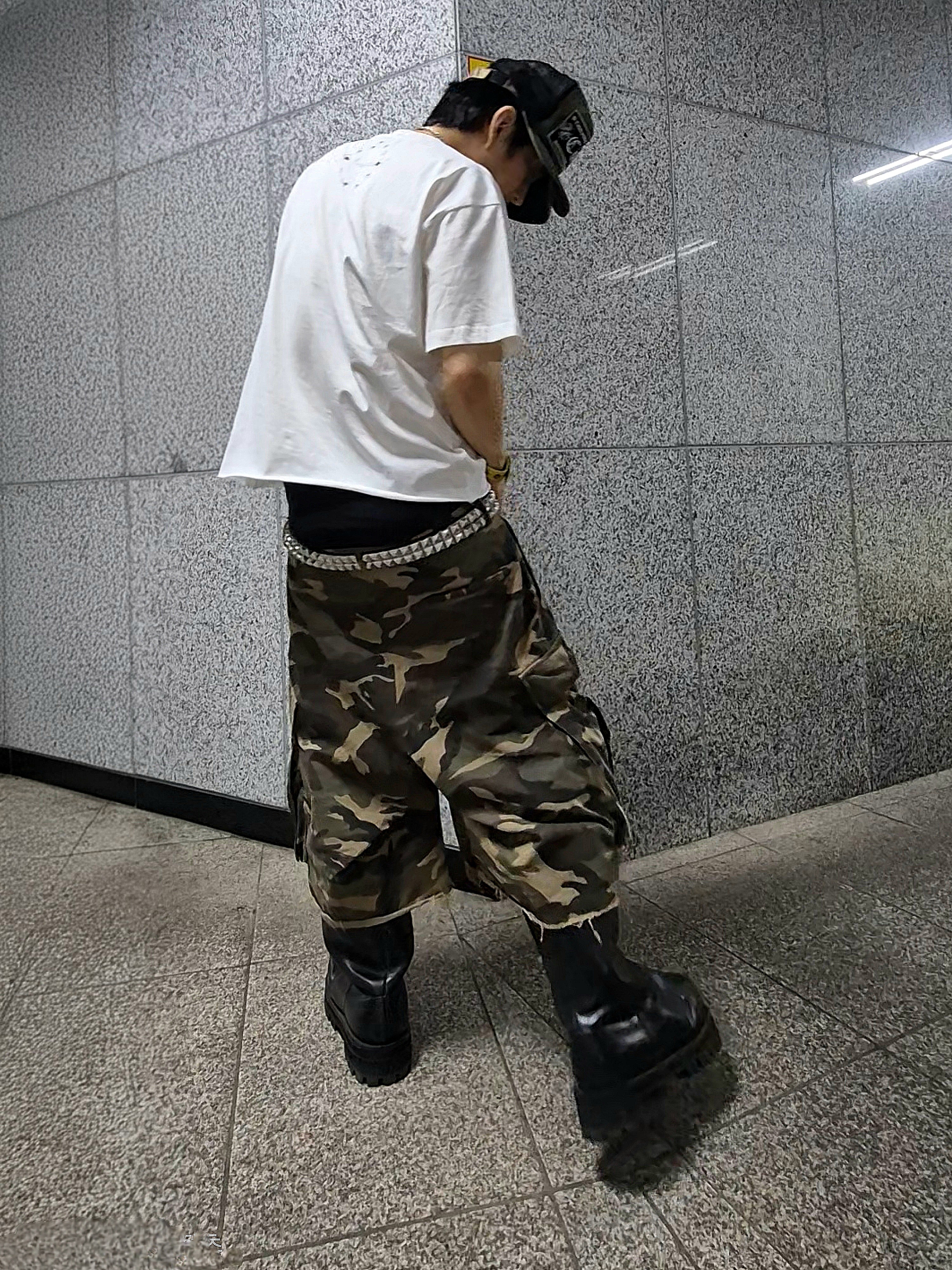 Chrome Hearts CH Hollywood Trucker Hat Camo Black, Project G/R Wide Shaft Boots Black 착용 스타일 - 4
