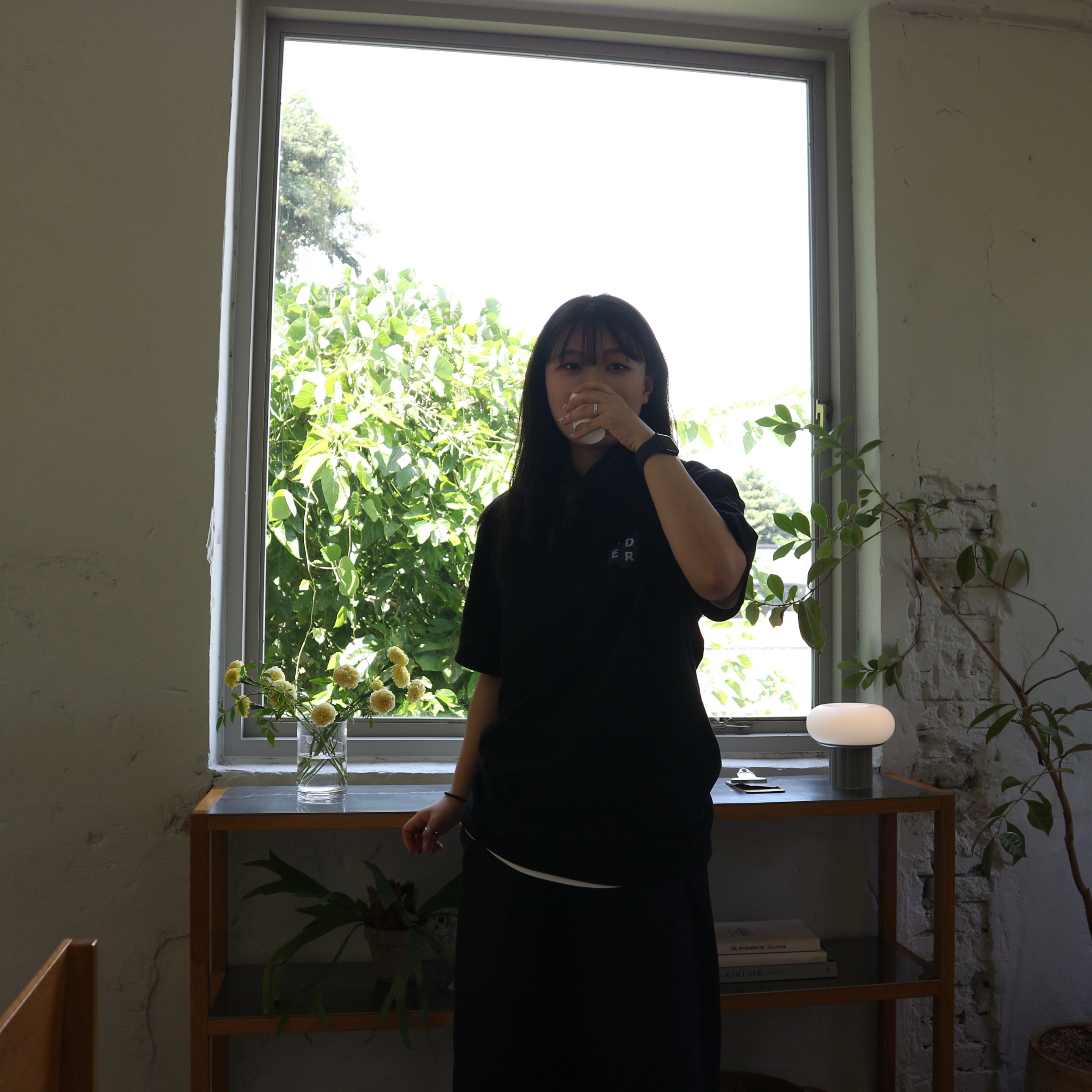 TWOSPC. Milidok Khaki, Ader Error Sig; TRS/BL Tag T-Shirt 04 Black 착용 스타일 - 2
