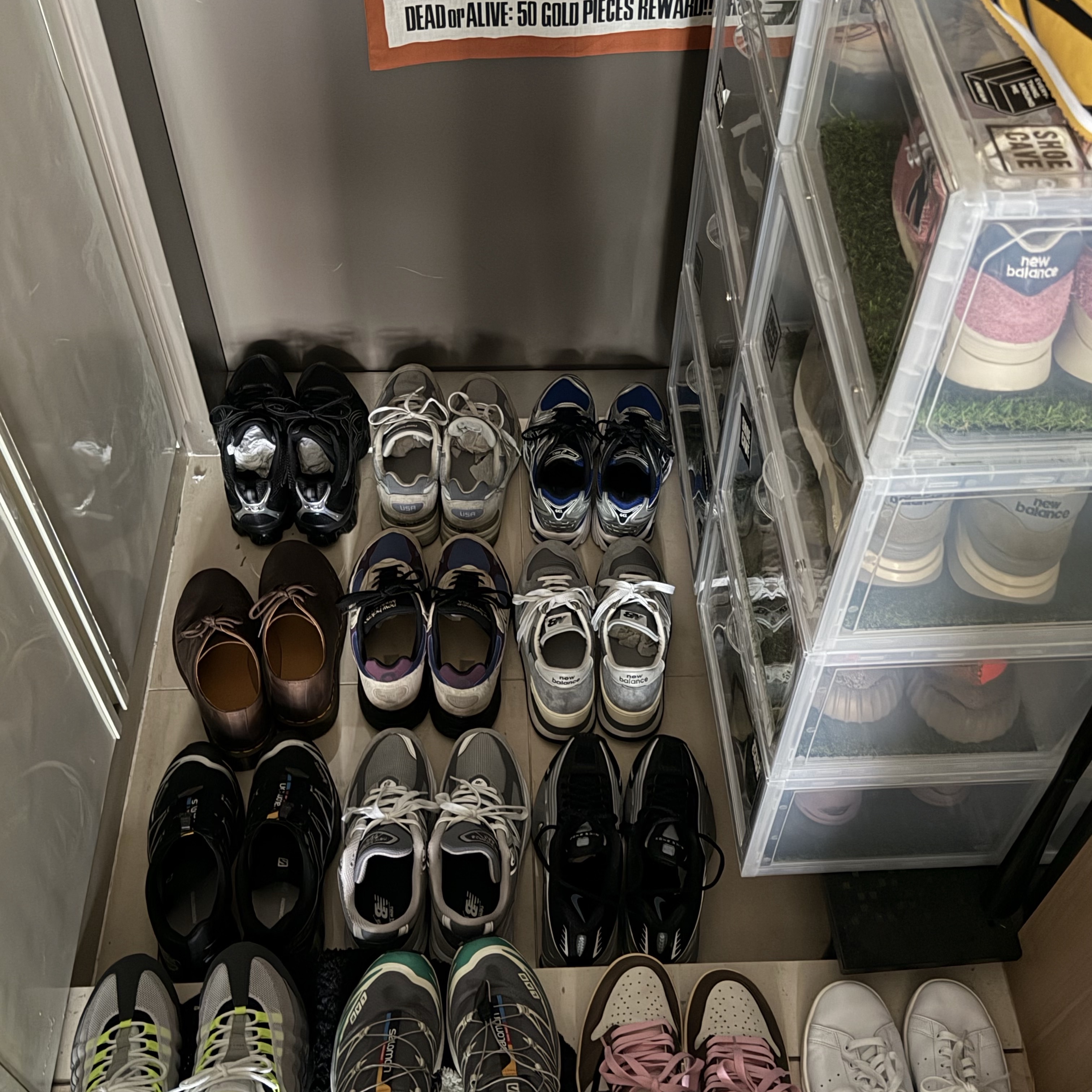 Adidas Stan Smith Decon Cloud White Green, Nike Shox R4 Metallic Silver Black 착용 스타일 - 2