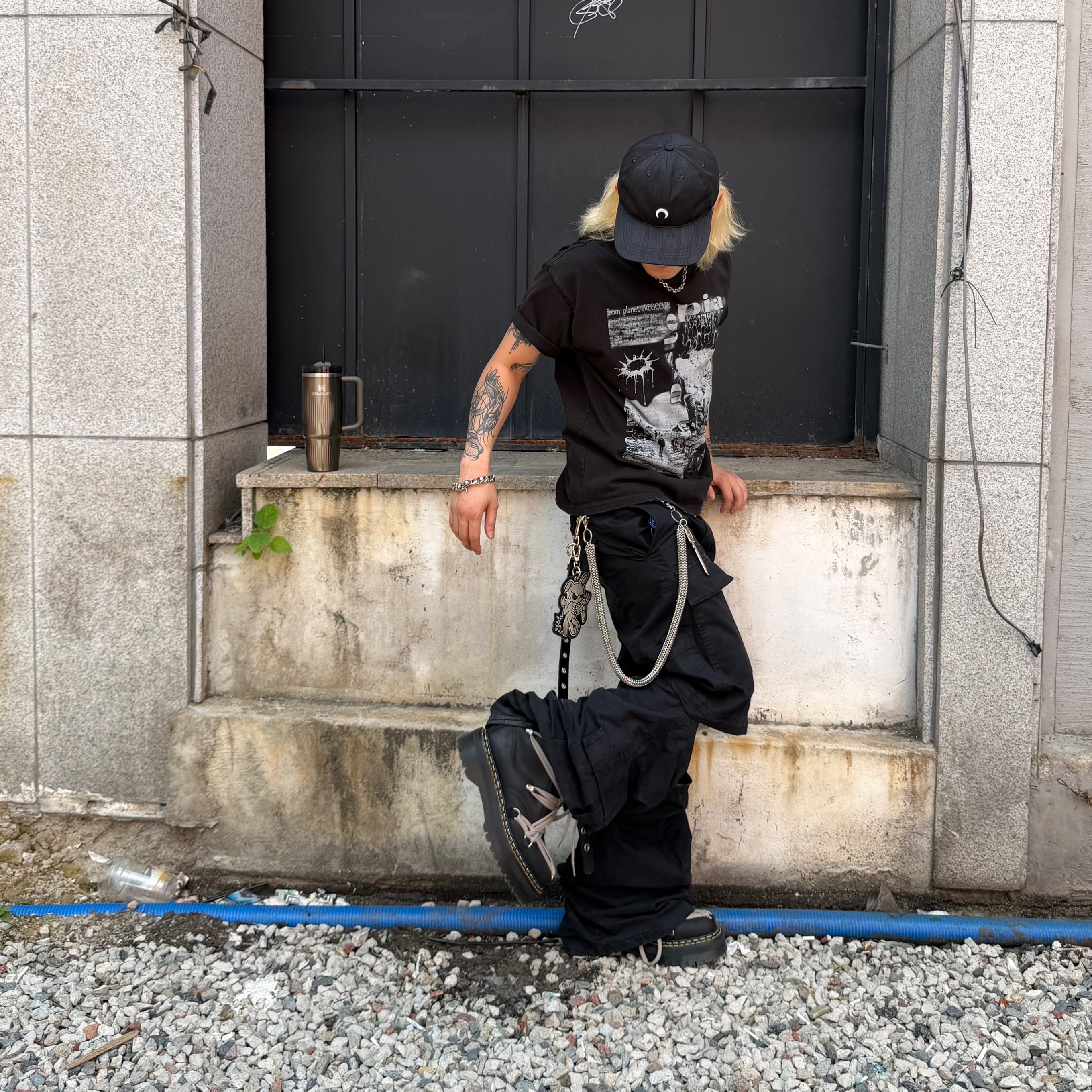 preoccupy Dystopia Planet T-shirt, Dr. Martens x Rick Owens 1460 Quad Sole Mega Lace Boots Black 착용 스타일 - 2