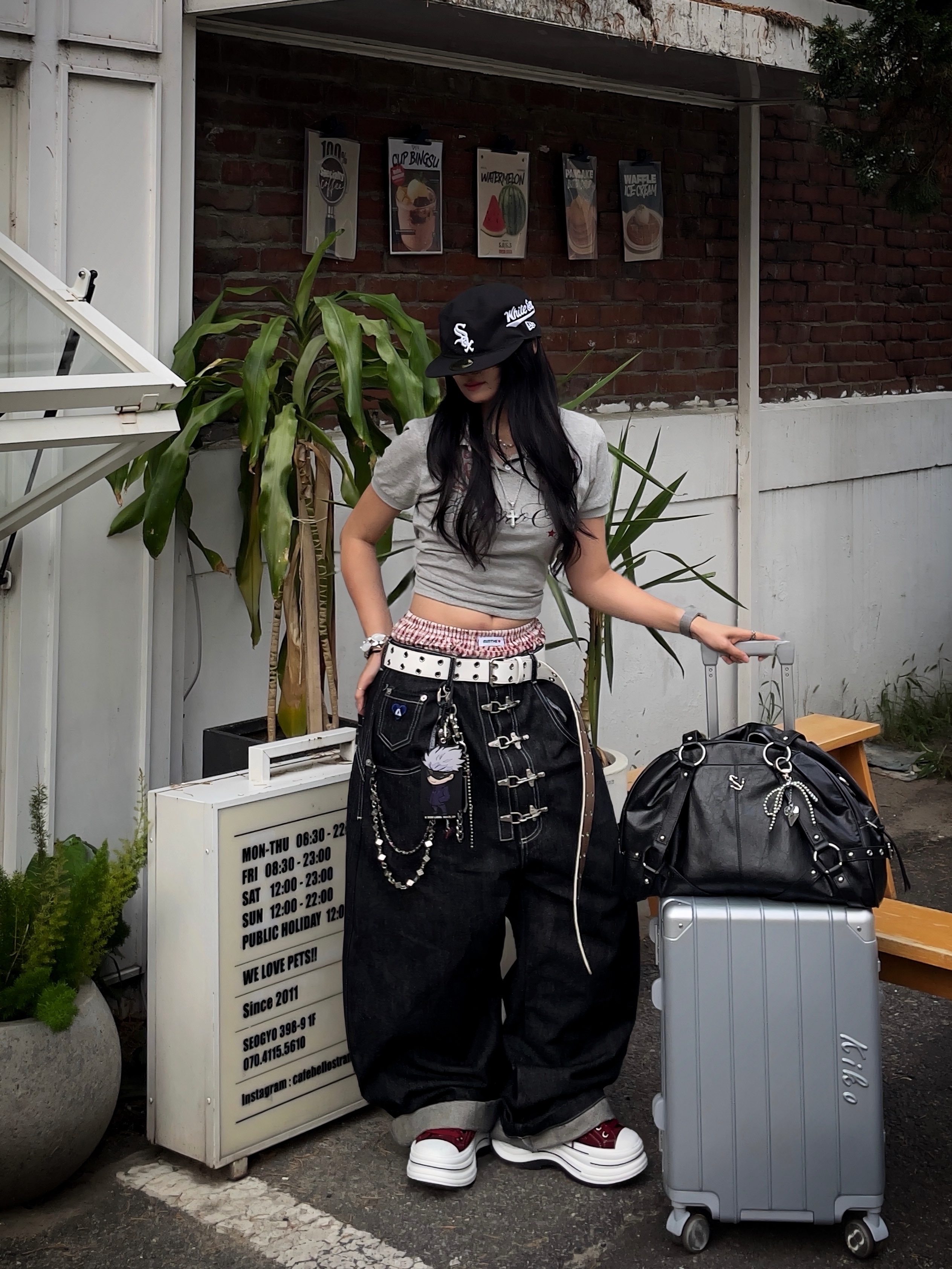 New Era MLB Chicago White Sox Pillbox Fitted Cap Black, Vivienne Westwood Mini Bas Relief Pendant Silver 착용 스타일 - 3