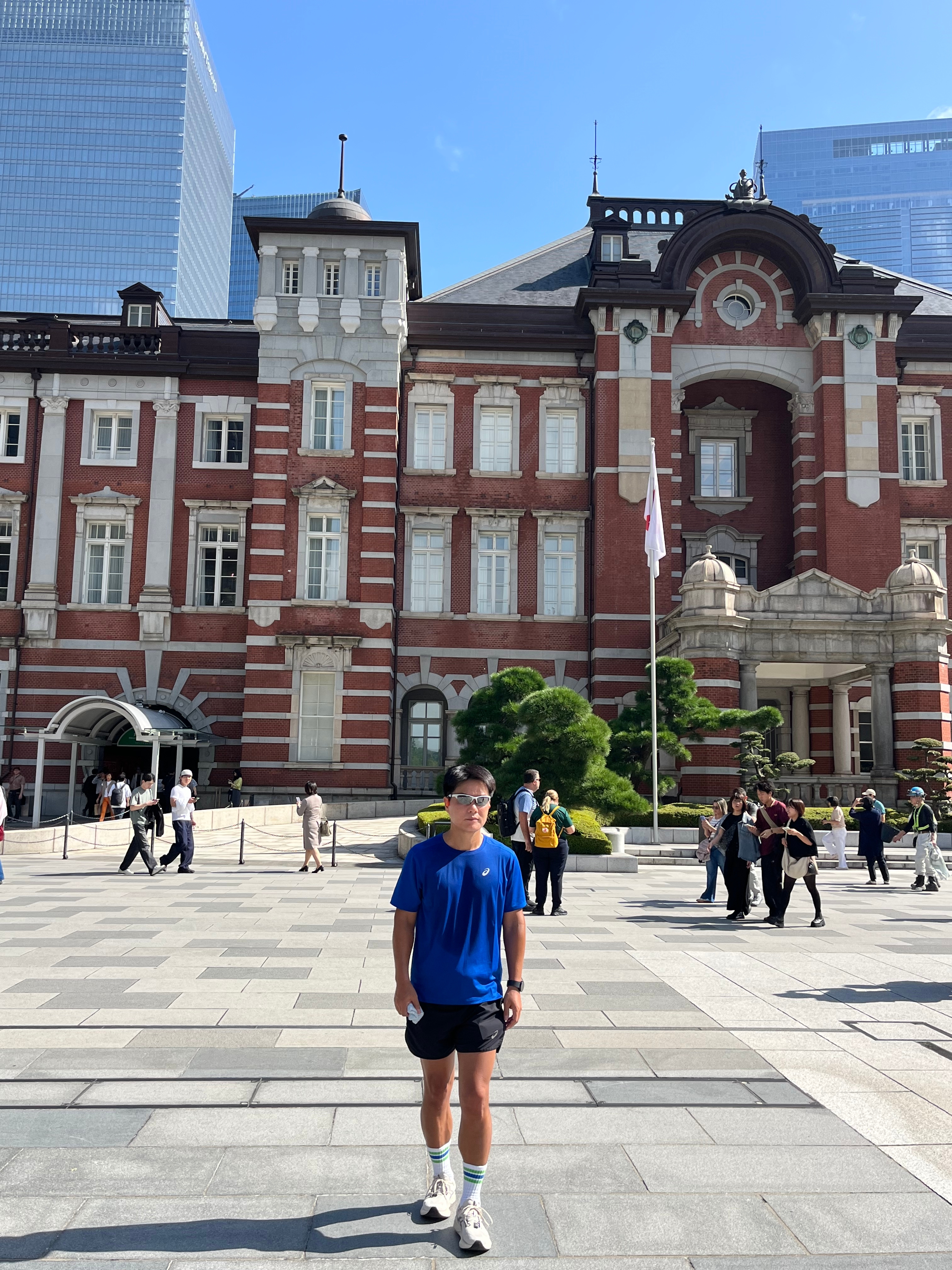 Oakley Permian Clear Frame Prizm Sapphire Lenses High Bridge Fit, SHOKZ OpenRun Pro2 Orange 착용 스타일 - 1