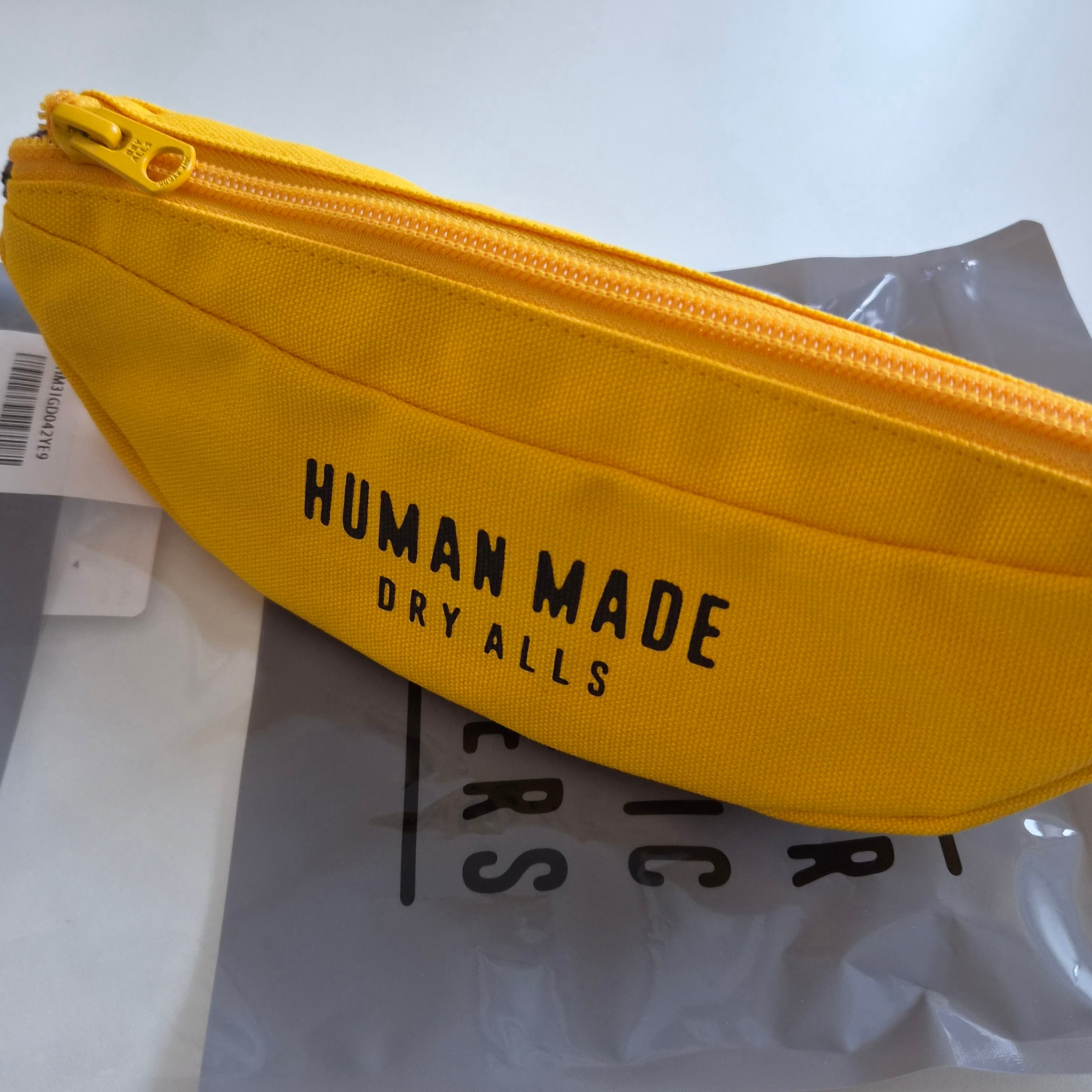 Human Made Banana Pouch Yellow 착용 스타일