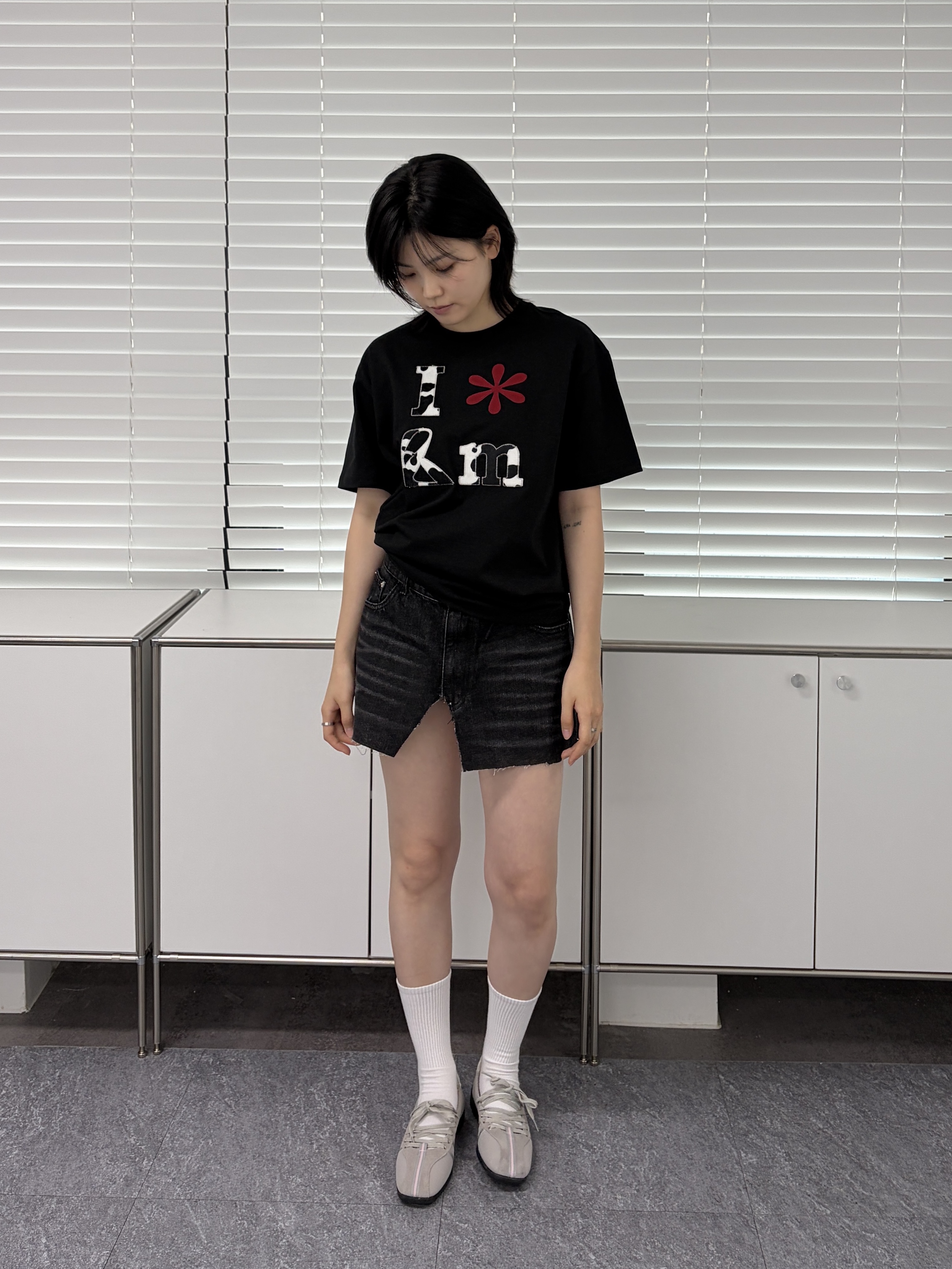 Riomeu Cow Applique Short Sleeve T-Shirt_Black 착용 스타일 - 2