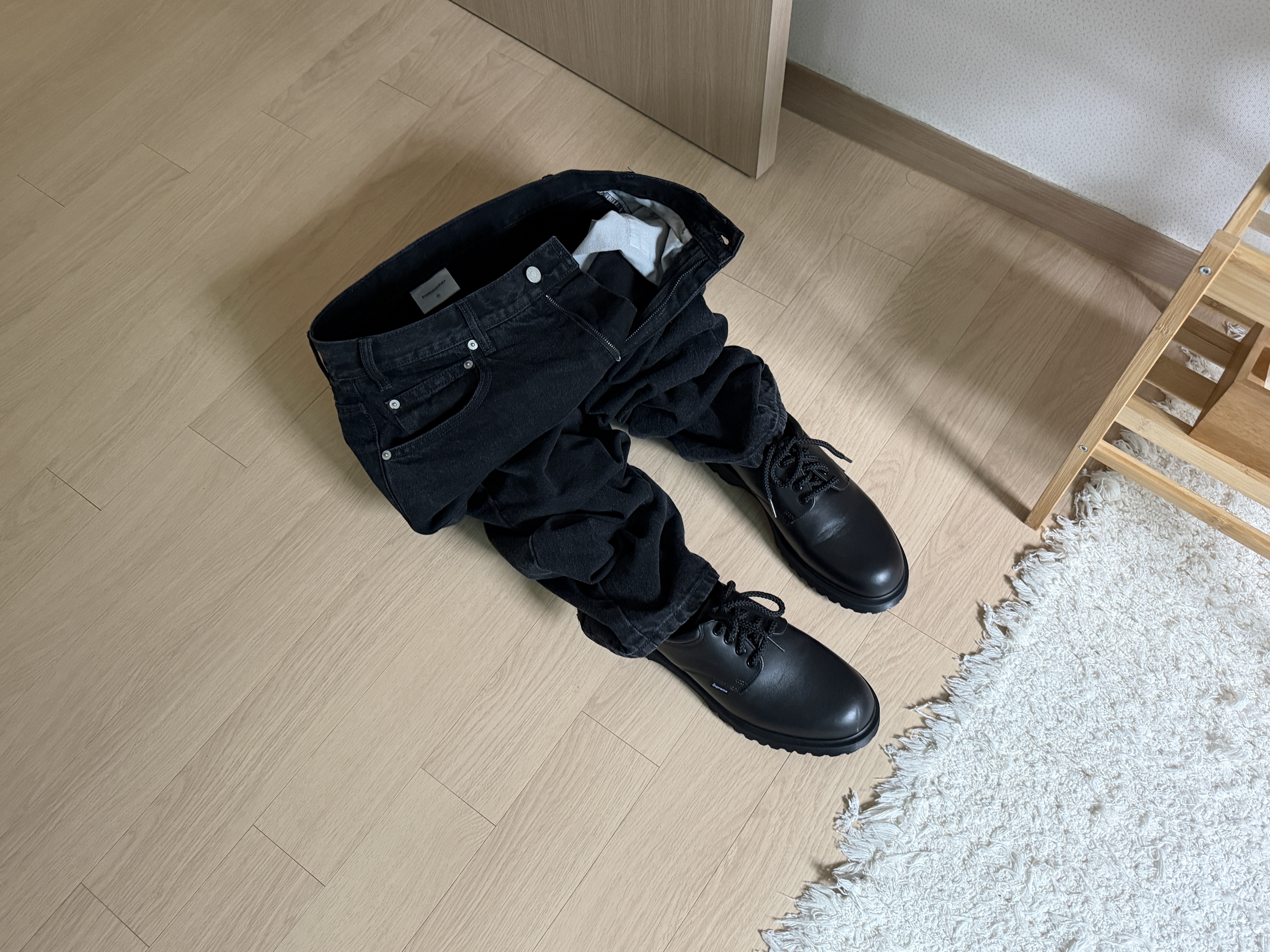 Dr. Martens x Supreme Postal Supreme 4-Eye Shoe Black - 26SS 착용 스타일
