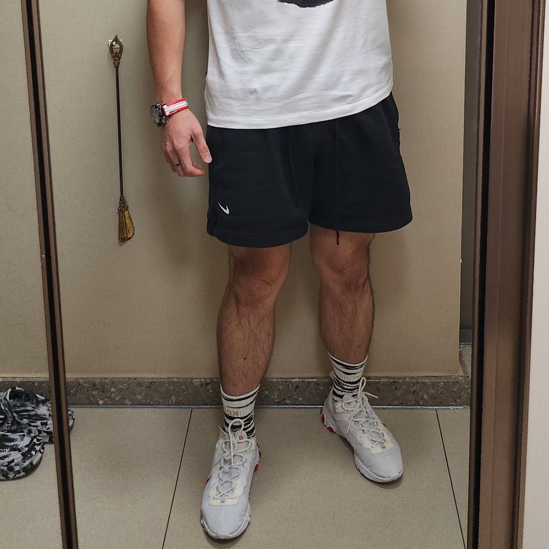 Nike x Drake Nocta NRG LU L91 Cap White, Nike x Drake Nocta Cardinal Fleece Shorts Black White - Asia 착용 스타일 - 3